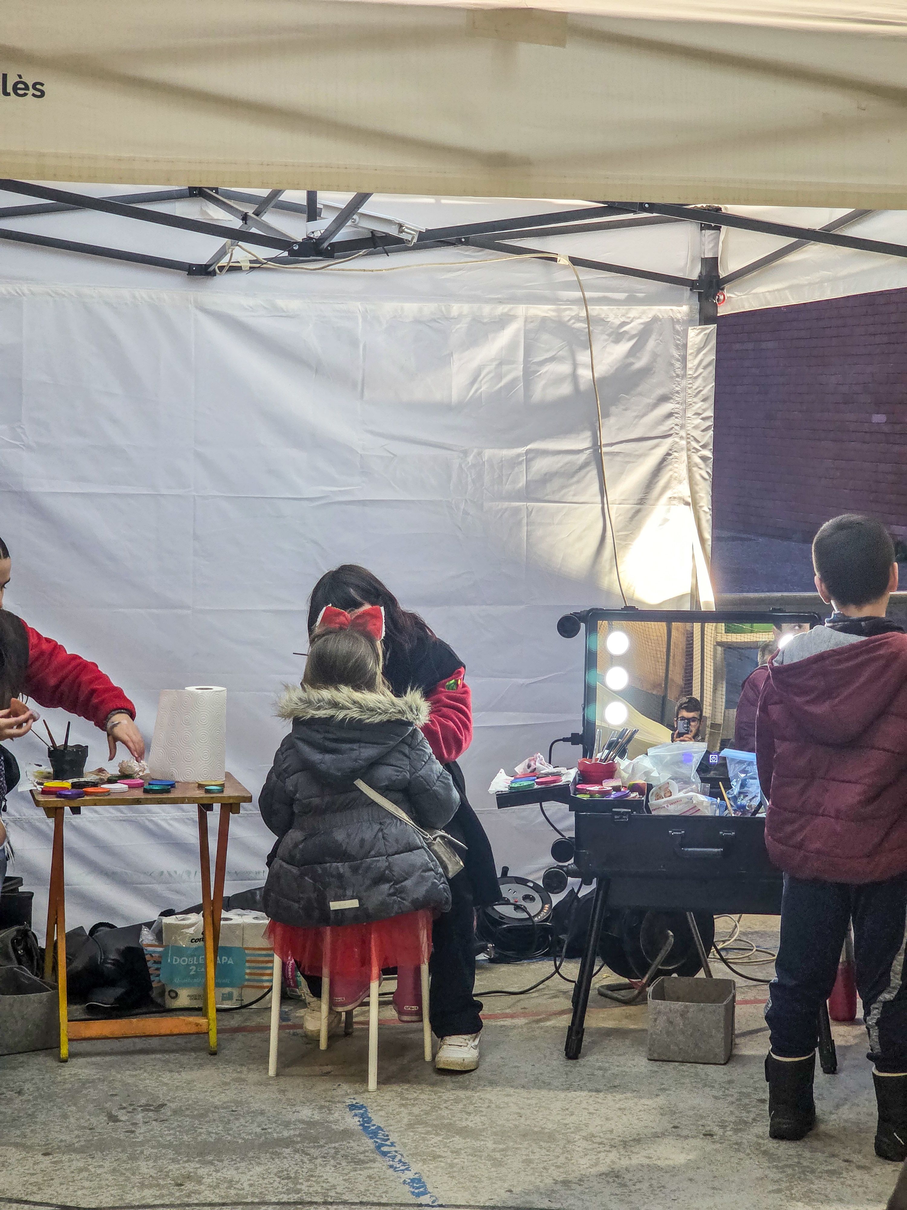 Pinta cares a la rebuda del Rei Carnestoltes a Can Xarau. FOTO Marc Mata  (17)