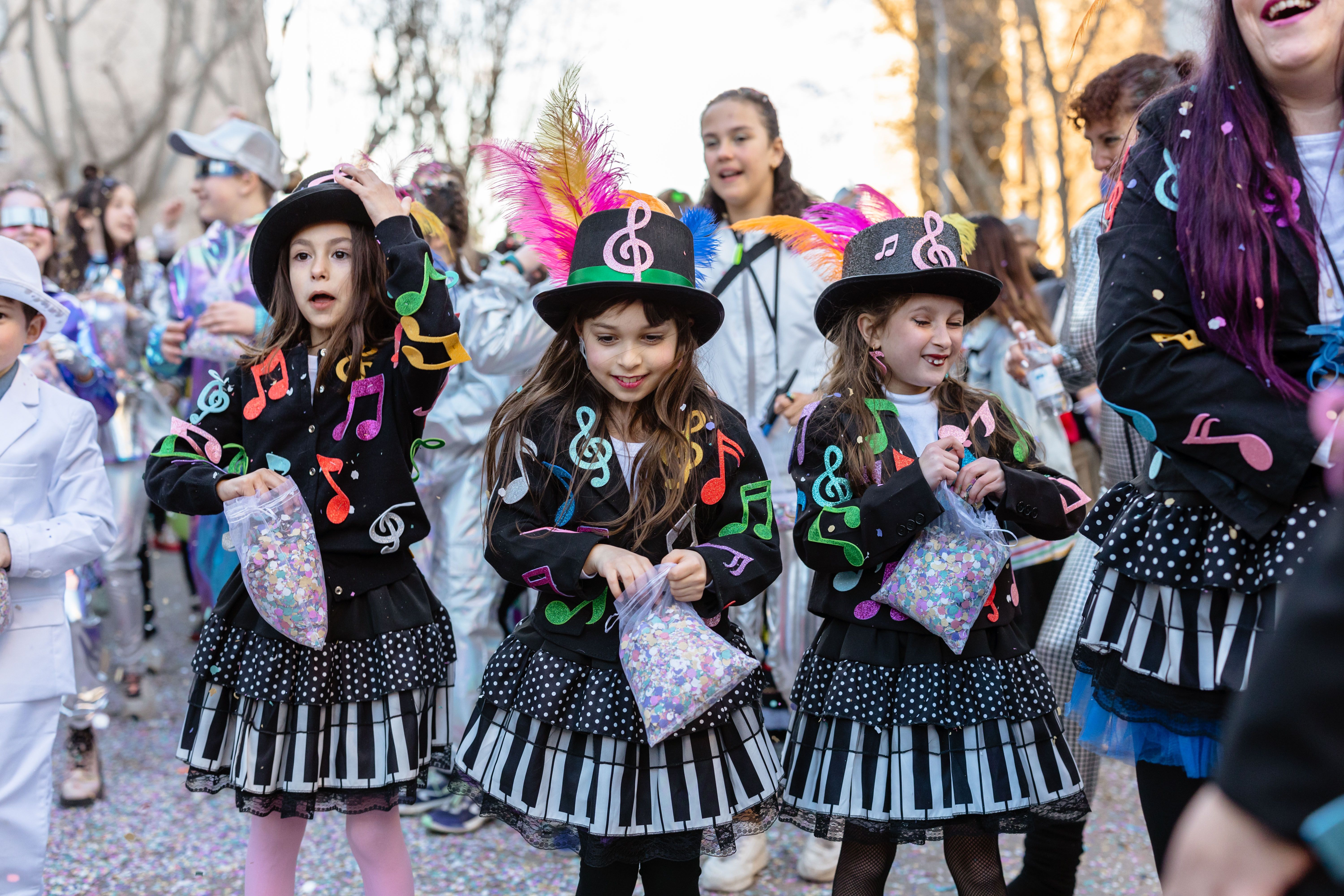 L'Escola La Sínia s'ha disfressat de música. Foto: Arnau padilla