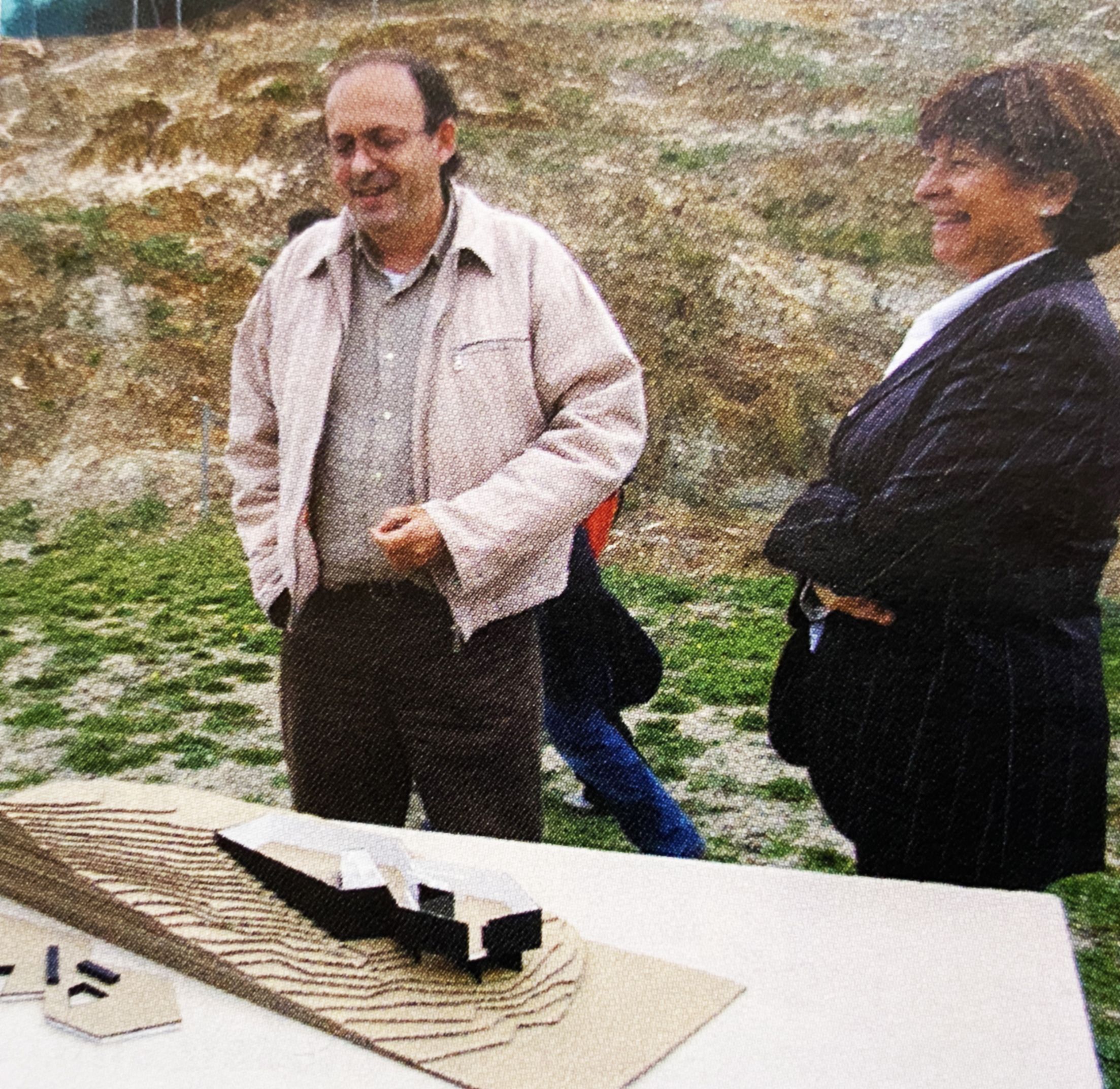 L'arqueòleg Joan Francès i la regidora Consol Pla, en una de les presentacions del museu. FOTO: Cerdanyola al dia, any 2006