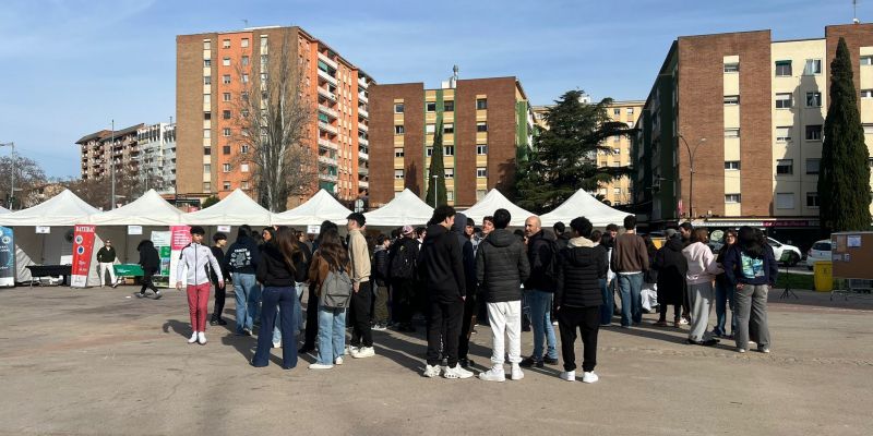 Centenars d'alumnes han visitat la fira des de primera hora del matí. Foto: Laia Jubany