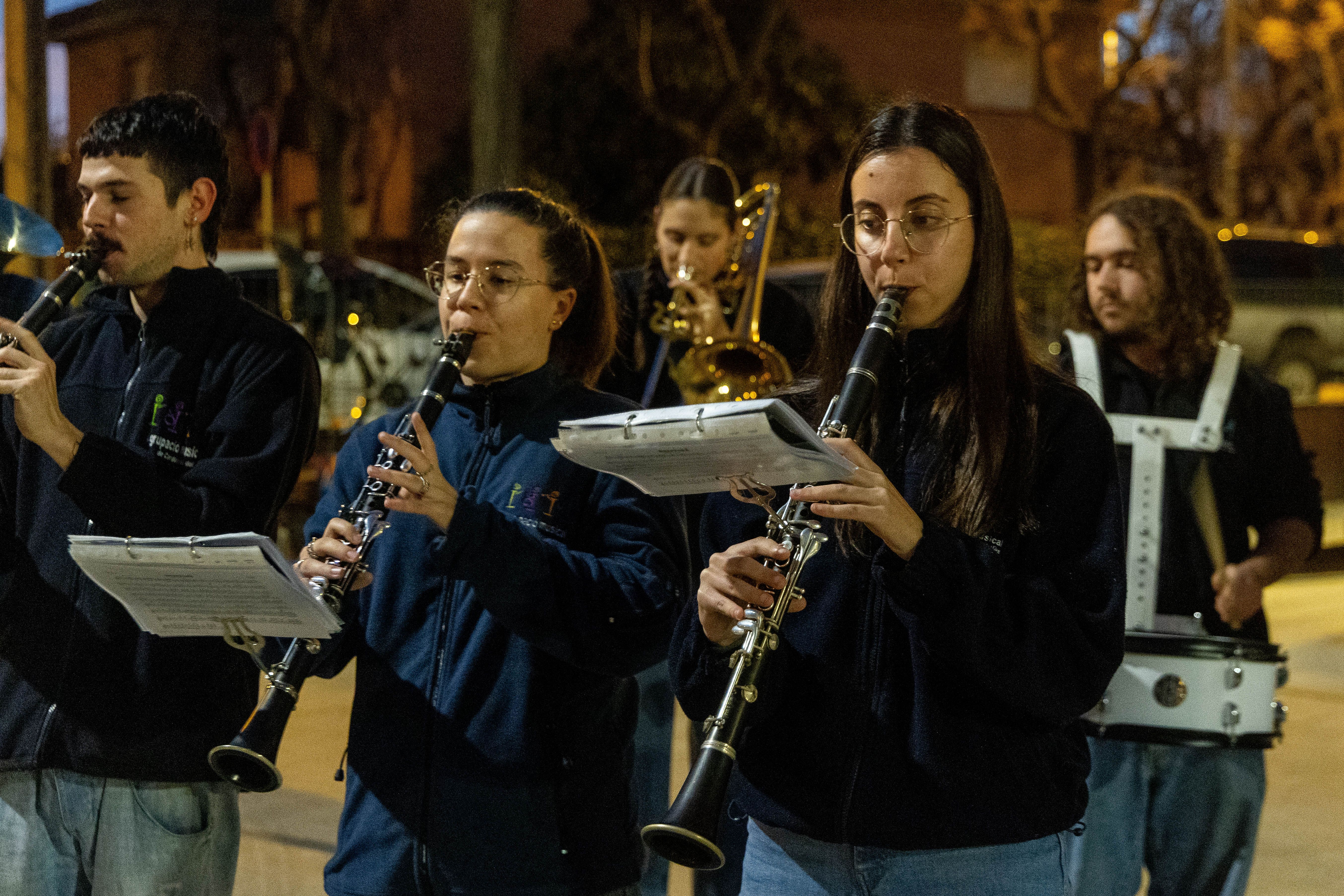 La Xaranga de la Banda de l’Agrupació Musical interpreta marxes fúnebres al Dimecres de Cendra. FOTOS: Núria Puentes