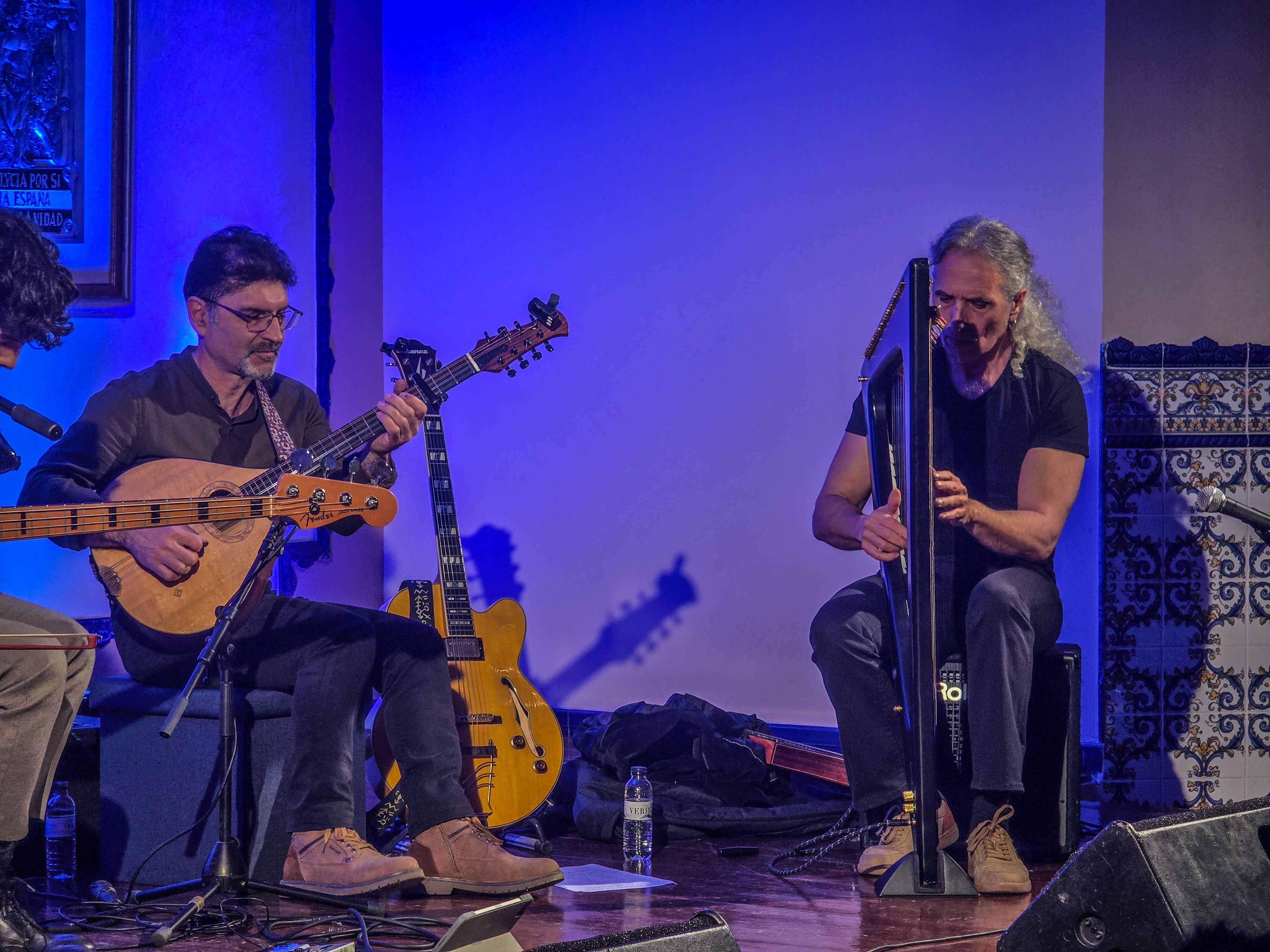 Actuació de Josep Maria Ribelles amb Cèrcol a la Casa de Andalucía. FOTO: Marc Mata 