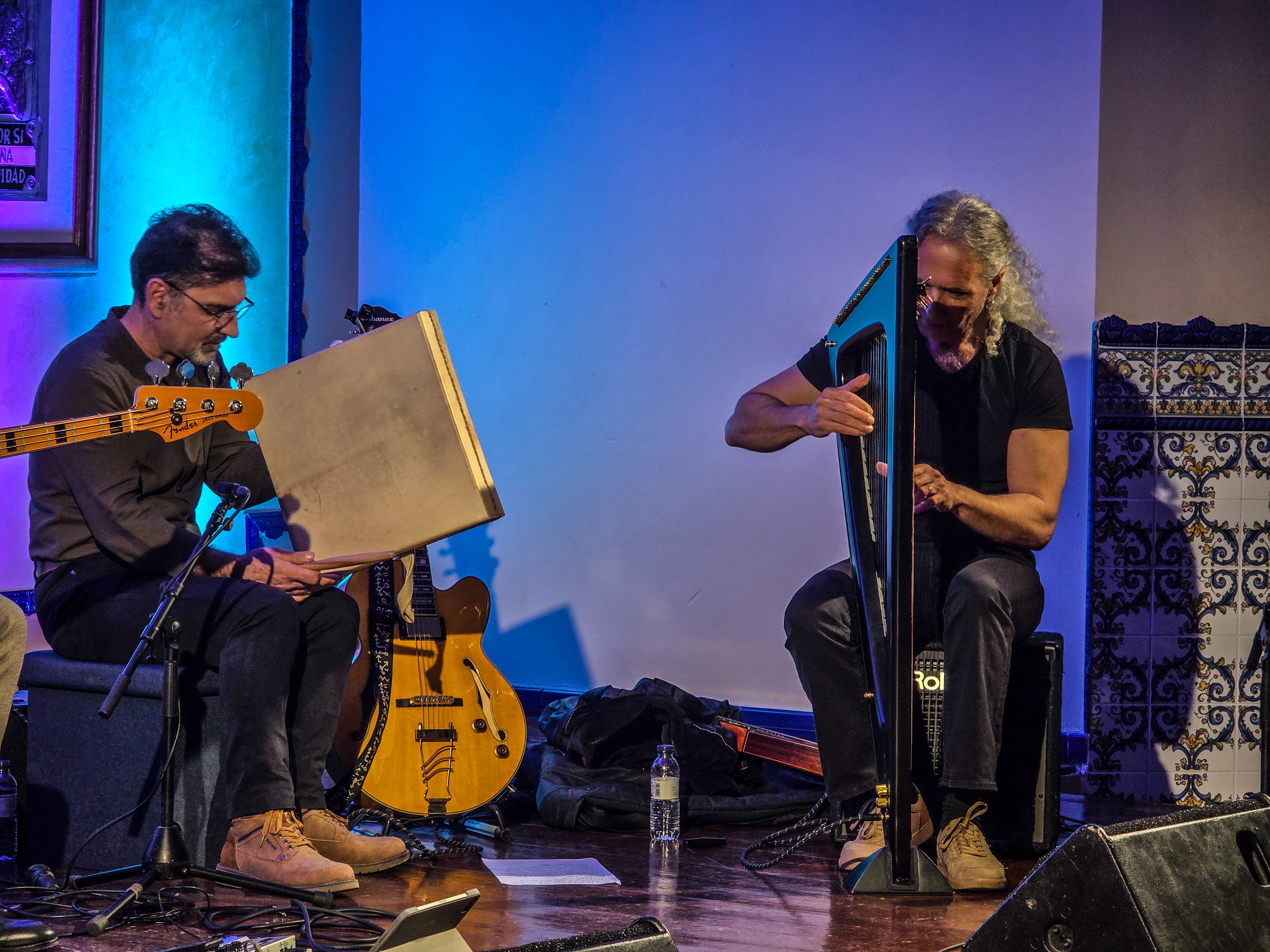 Actuació de Josep Maria Ribelles amb Cèrcol a la Casa de Andalucía. FOTO: Marc Mata 