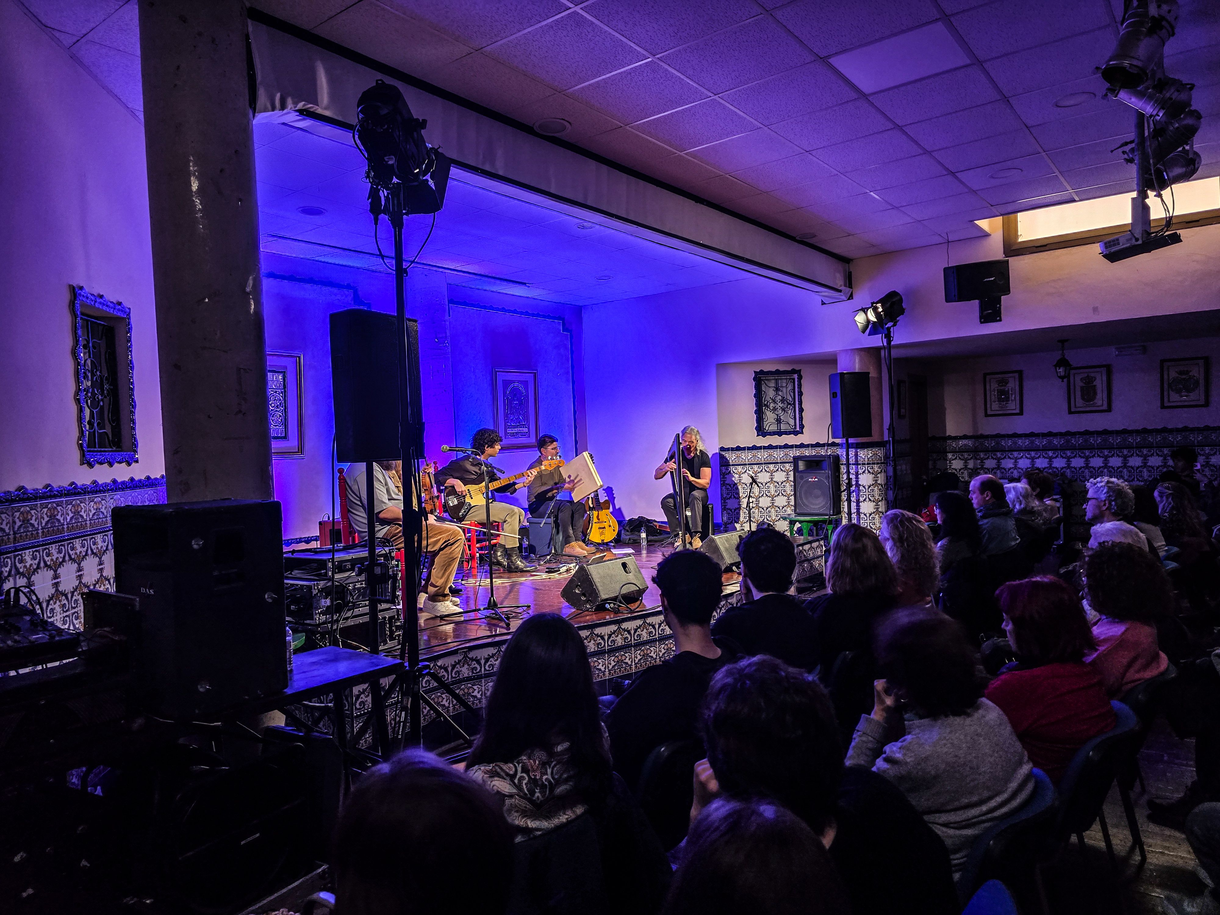 Actuació de Josep Maria Ribelles amb Cèrcol a la Casa de Andalucía. FOTO: Marc Mata 