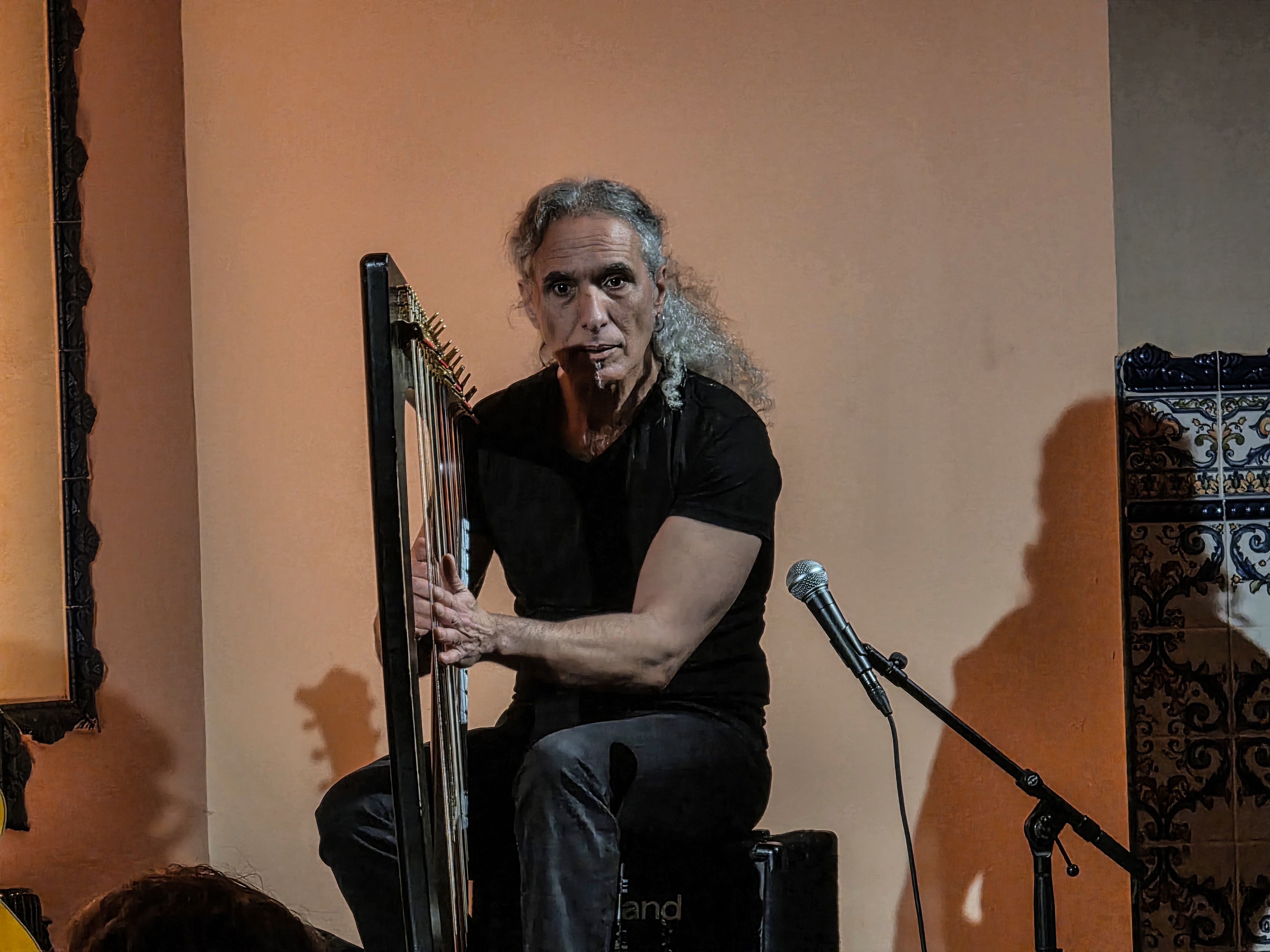 Actuació de Josep Maria Ribelles amb Cèrcol a la Casa de Andalucía. FOTO: Marc Mata 