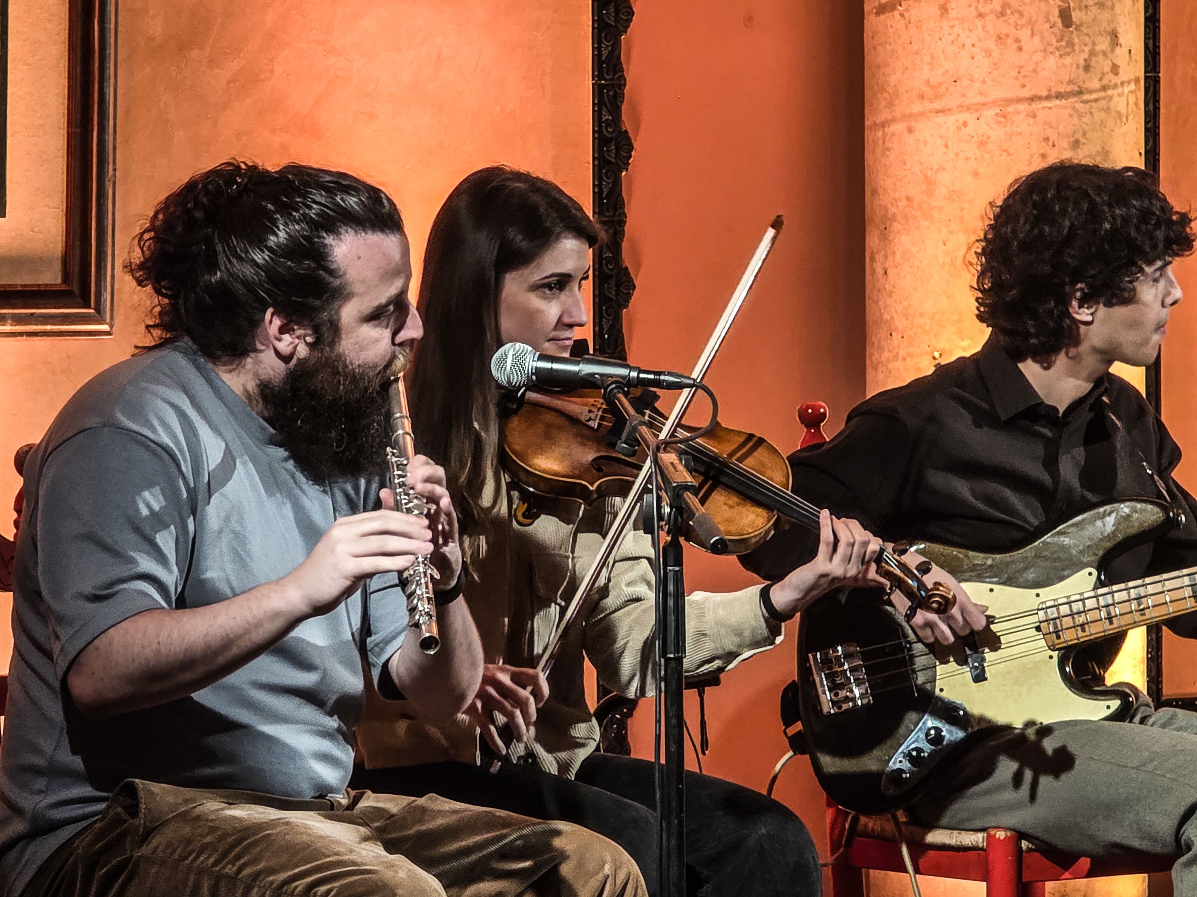 Actuació de Josep Maria Ribelles amb Cèrcol a la Casa de Andalucía. FOTO: Marc Mata 