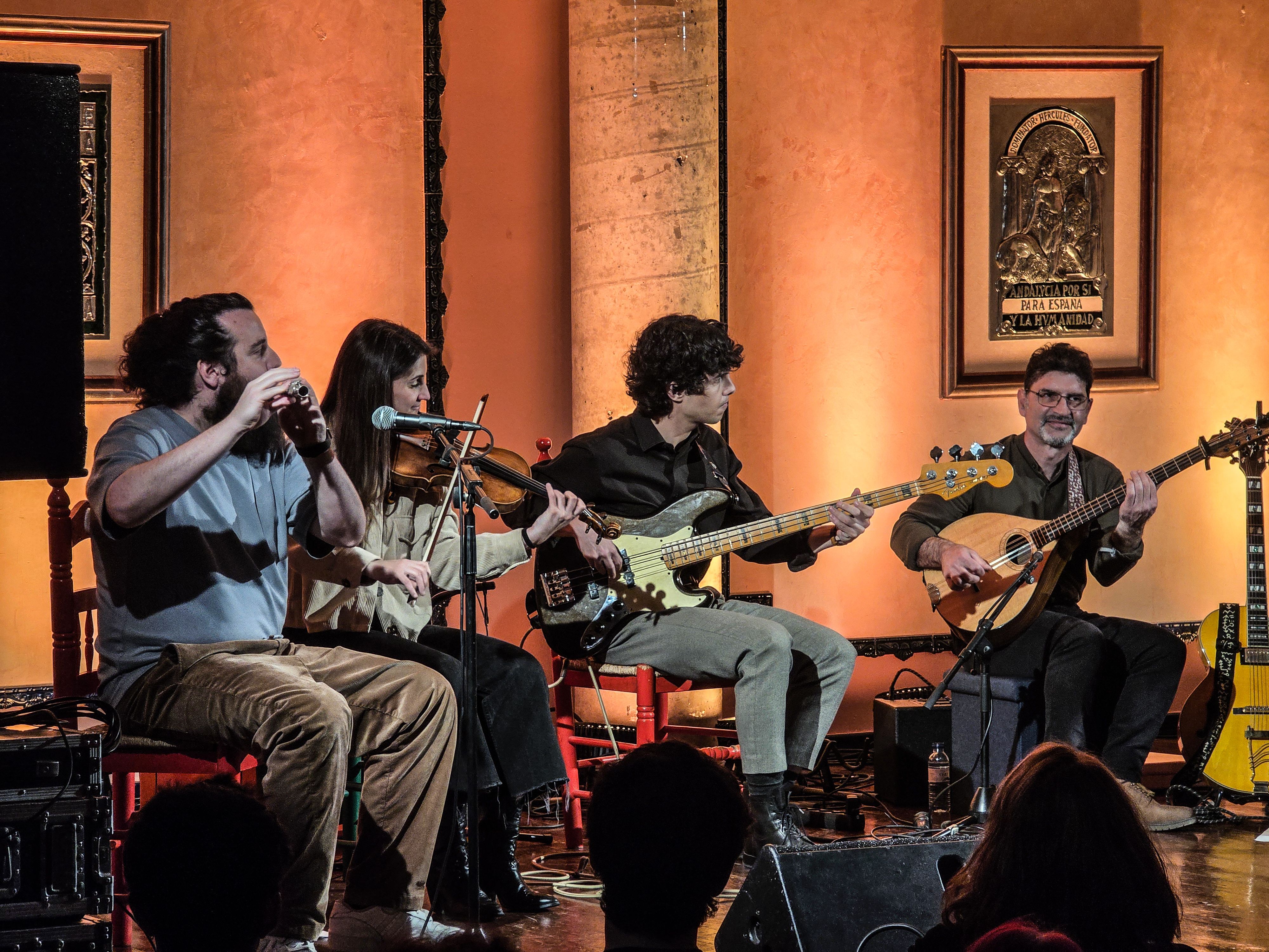 Actuació de Josep Maria Ribelles amb Cèrcol a la Casa de Andalucía. FOTO: Marc Mata 