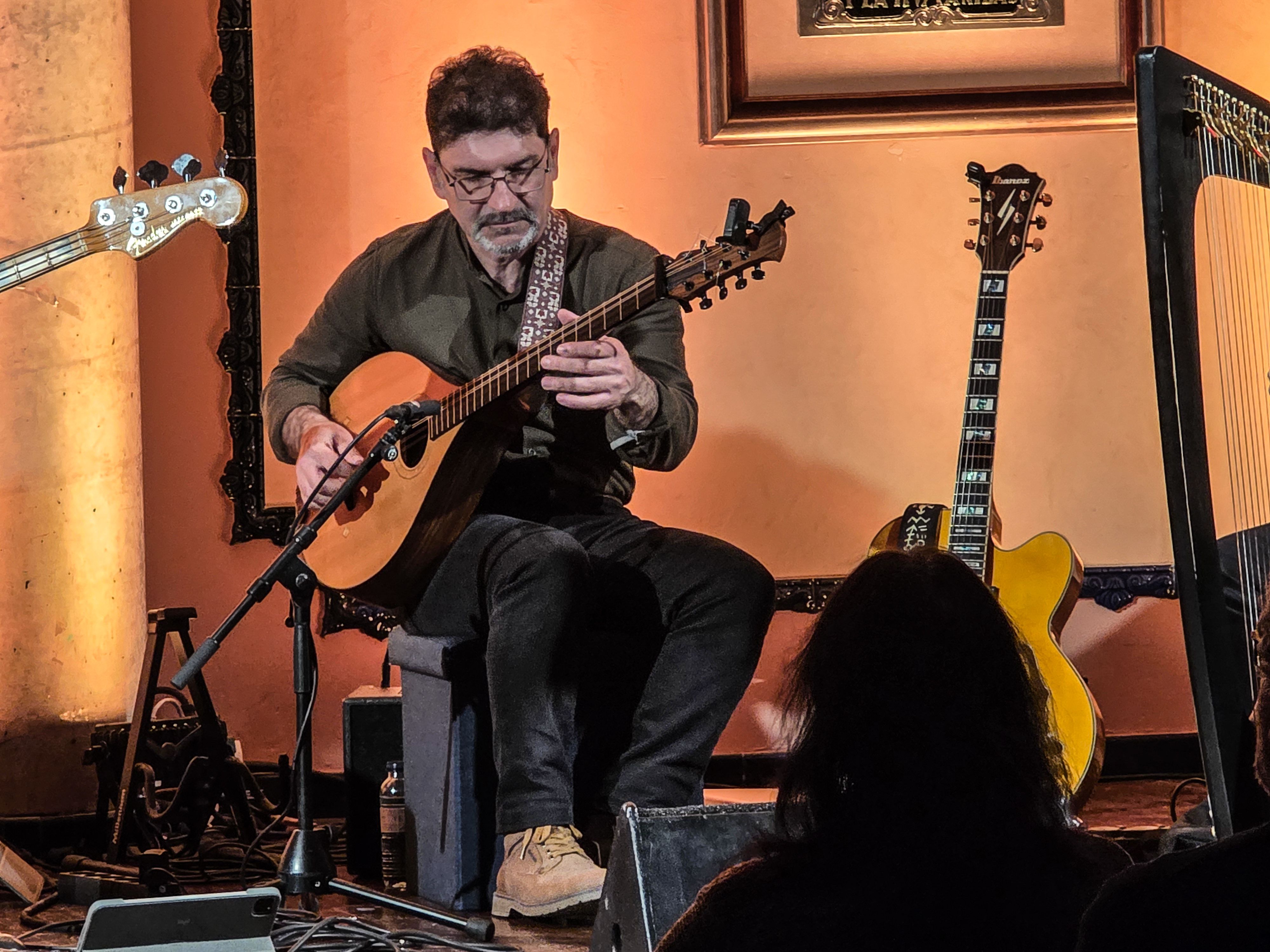 Actuació de Josep Maria Ribelles amb Cèrcol a la Casa de Andalucía. FOTO: Marc Mata 