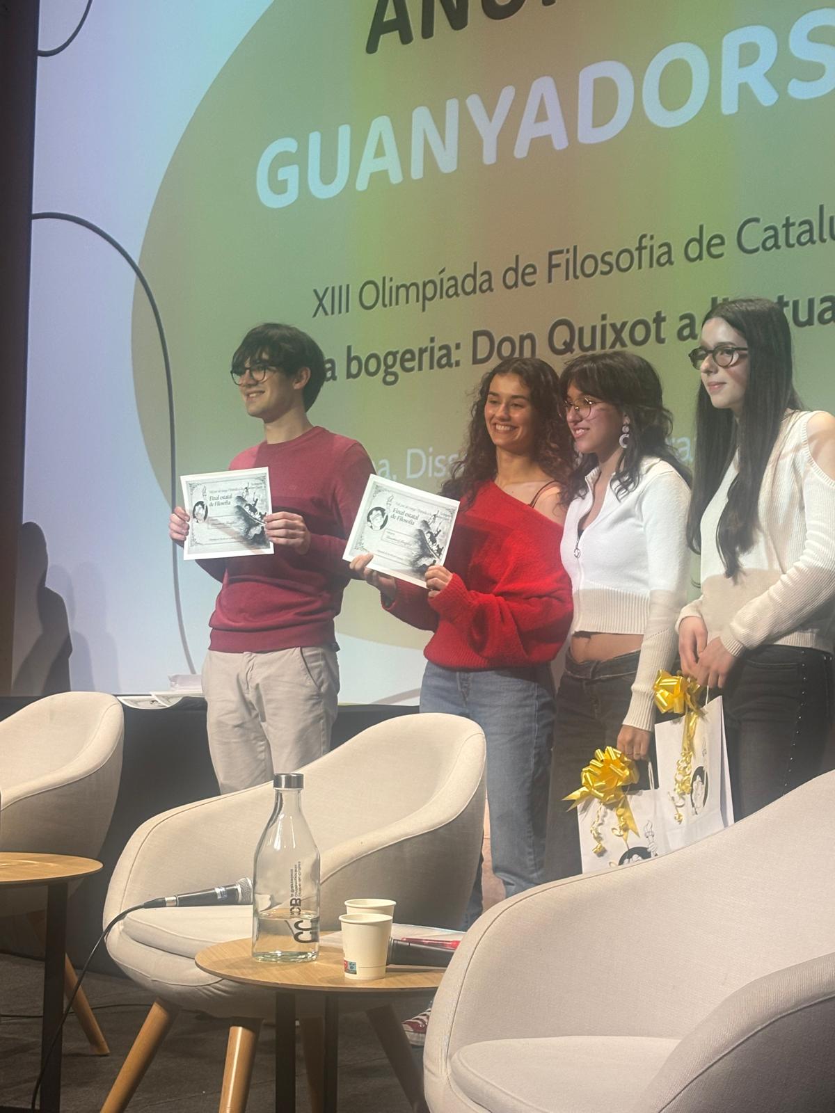 Albert Grau, a l'esquerra, amb la resta de guanyadors de la competició. Foto: INS Forat del Vent