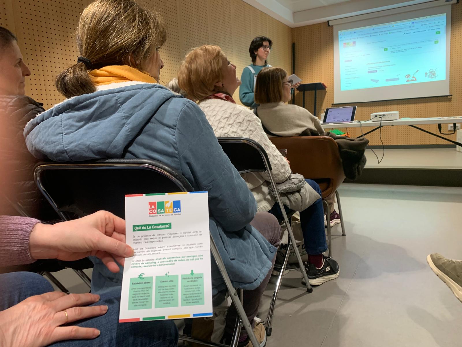 Presentació de La Cosateca, la Biblioteca de les coses de Ripollet, aquest dimarts 3 de març,  al centre cívic de Sant Ramon. FOTO: Judit Josa