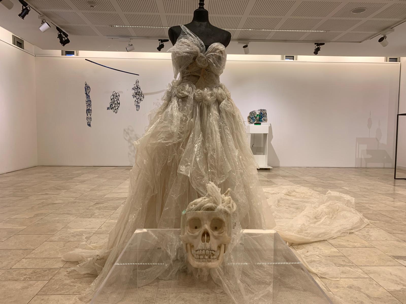 Escultura d'Aina Lúa, emmarcada dins del moviment ecofeminista, i exposada a la Sala Elisa Arimany al Mac. FOTO: Judit Josa