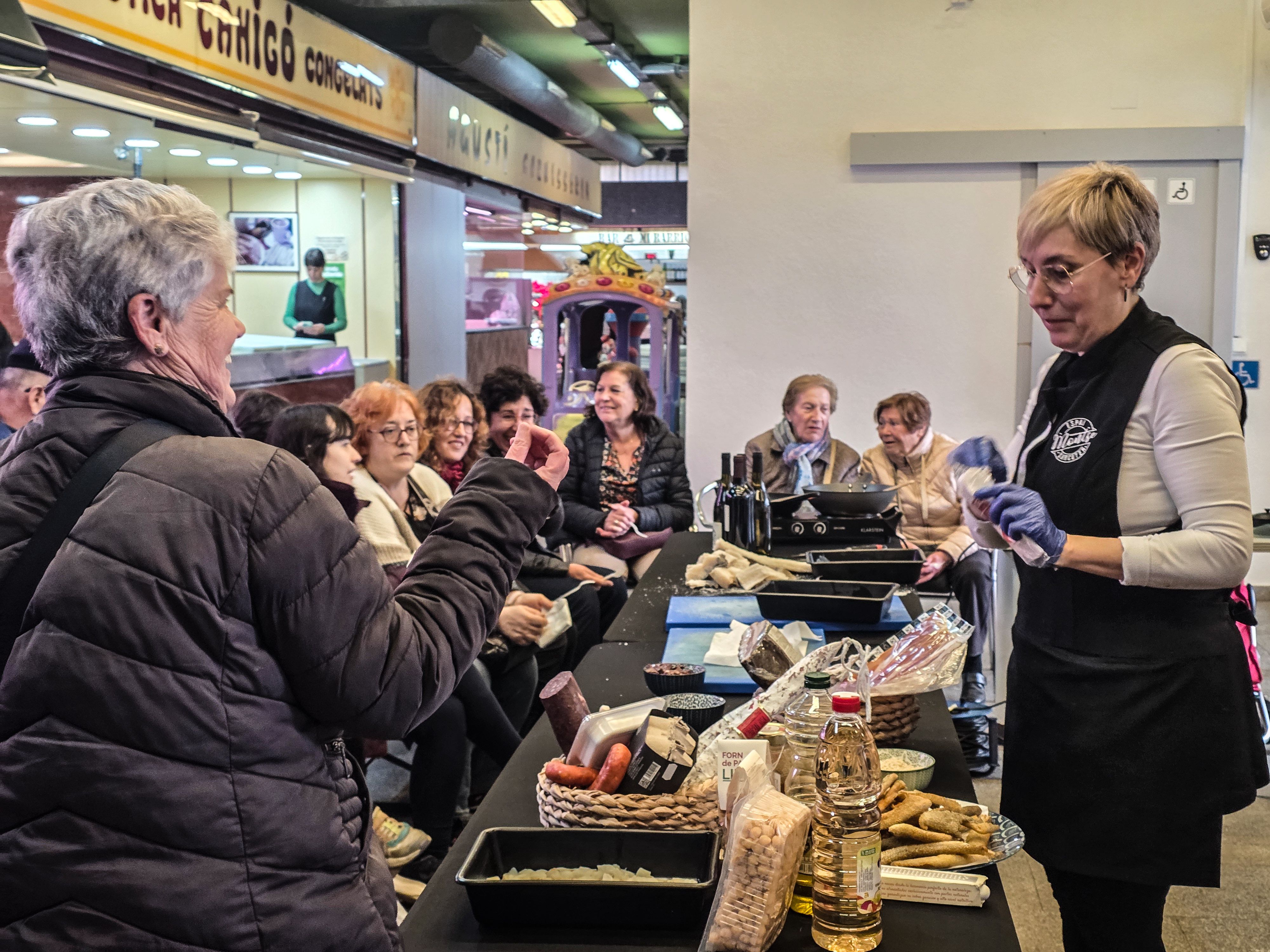 Taller de bacallà al Mercat de Serraperera. Foto: Marc Mata