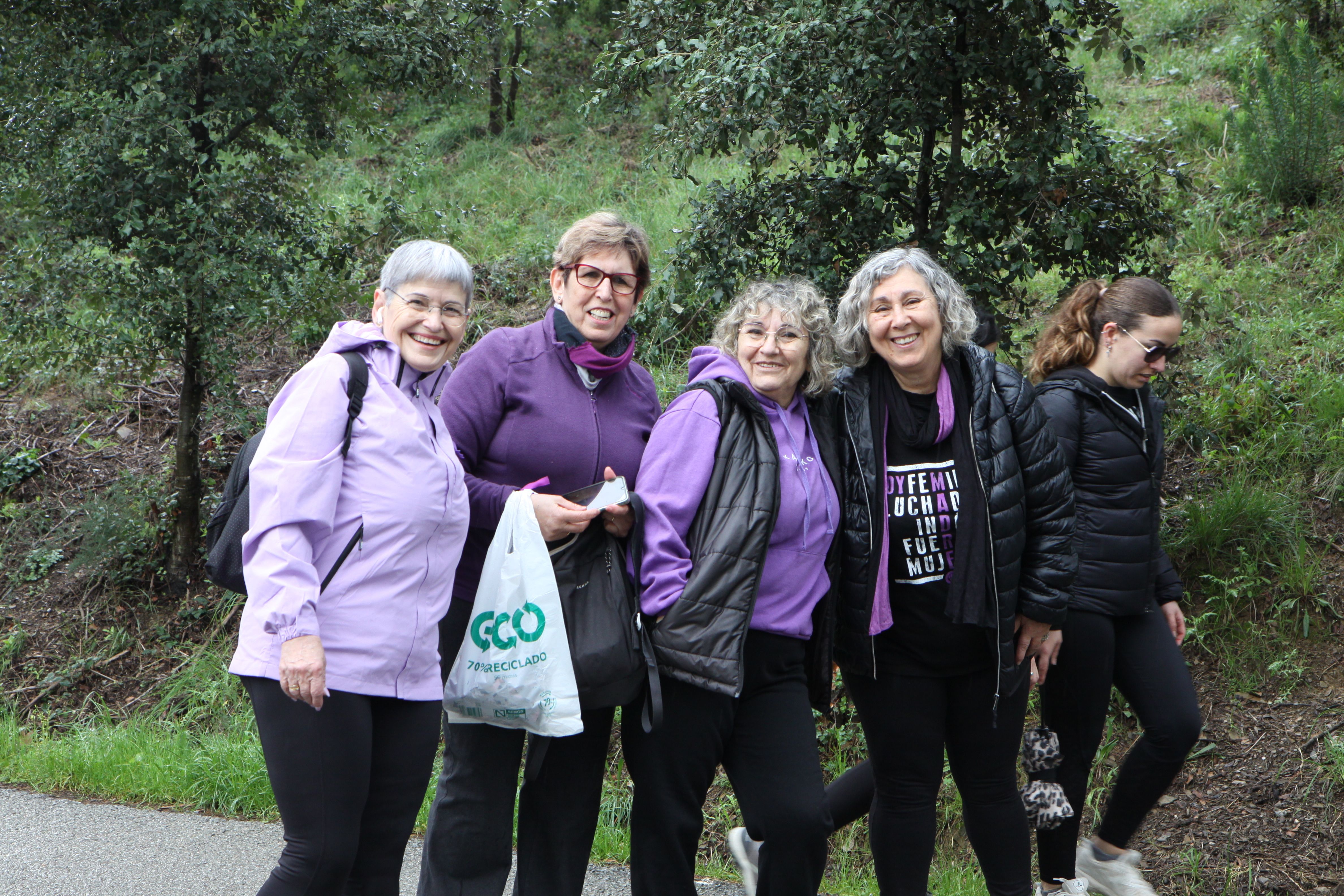 Famílies i amics han passejat per Cerdanyola sota una pluja intermitent. Foto: Laia Jubany