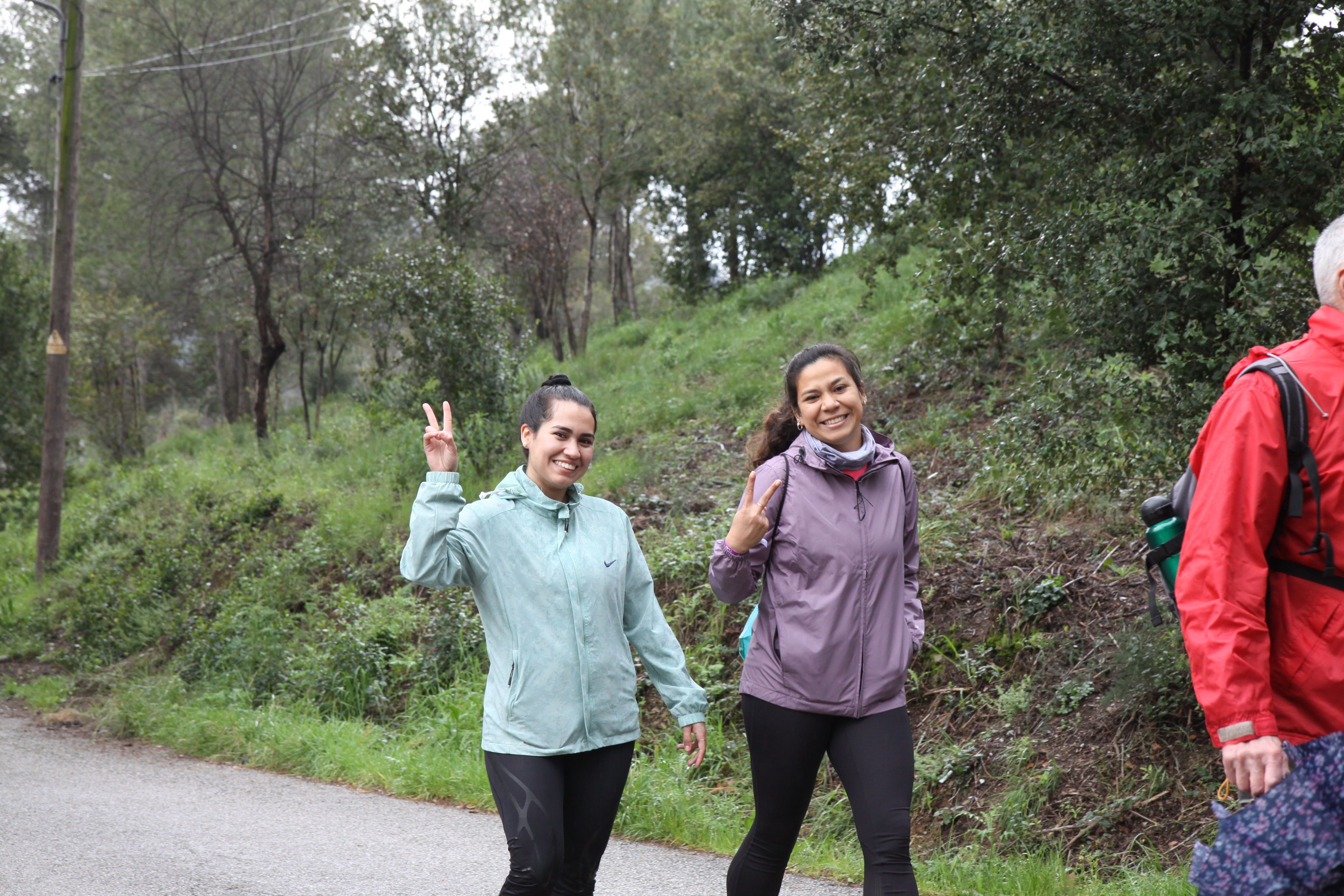 Famílies i amics han passejat per Cerdanyola sota una pluja intermitent. Foto: Laia Jubany