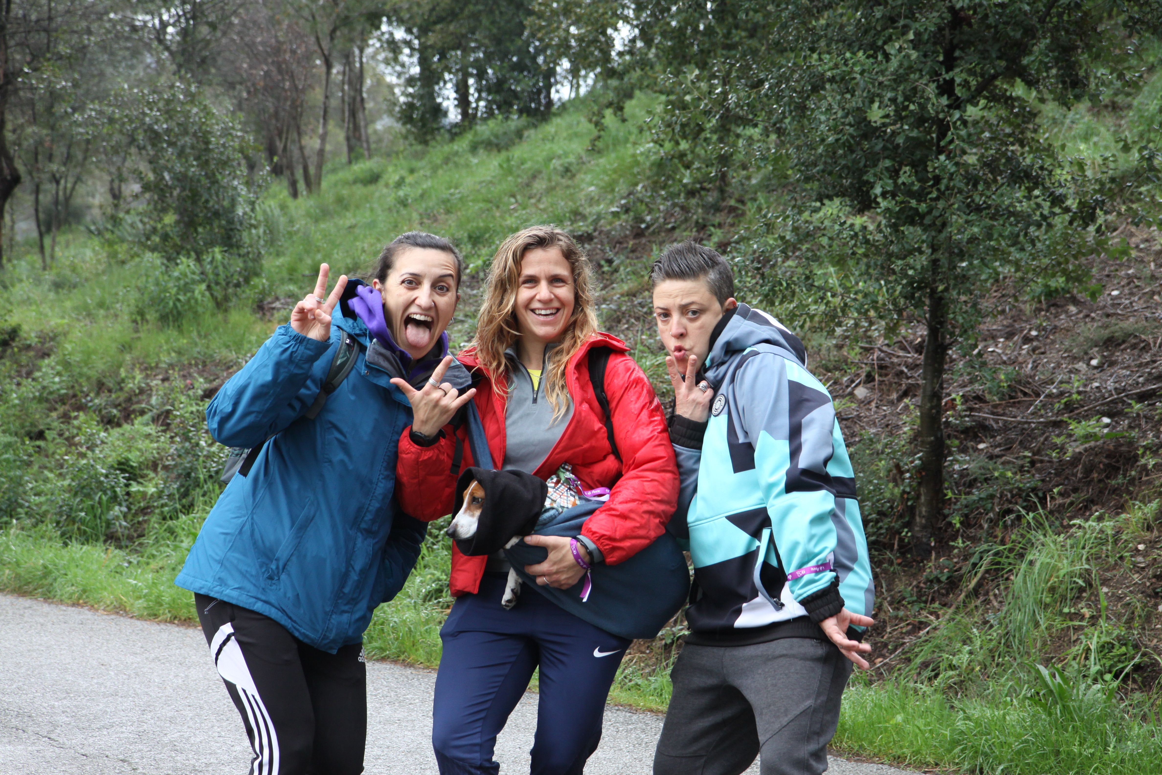 Famílies i amics han passejat per Cerdanyola sota una pluja intermitent. Foto: Laia Jubany