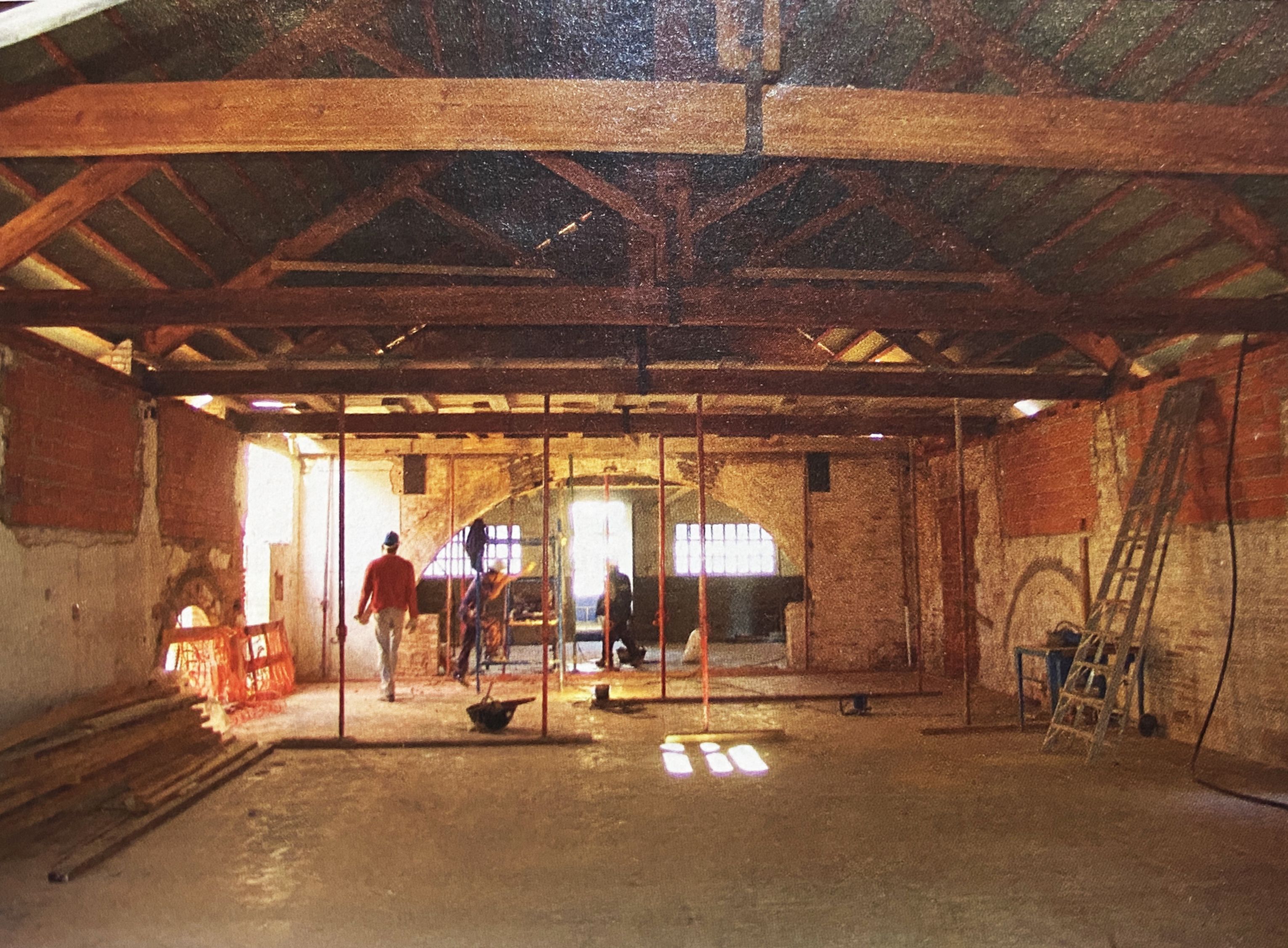 Treballs de recuperació de l’edifici del MAC, que havia estat a punt de ser enderrocat.