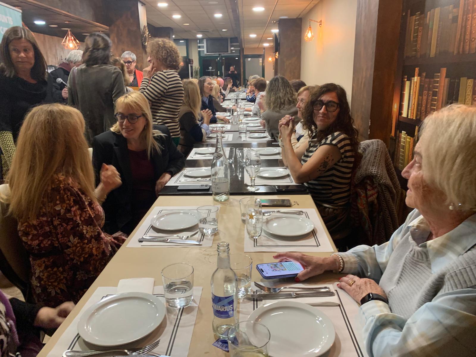 Sopar de dones actives amb Miriam Nogueras, ahir dimecres, al restaurant Casa Andreu. FOTO: Judit Josa