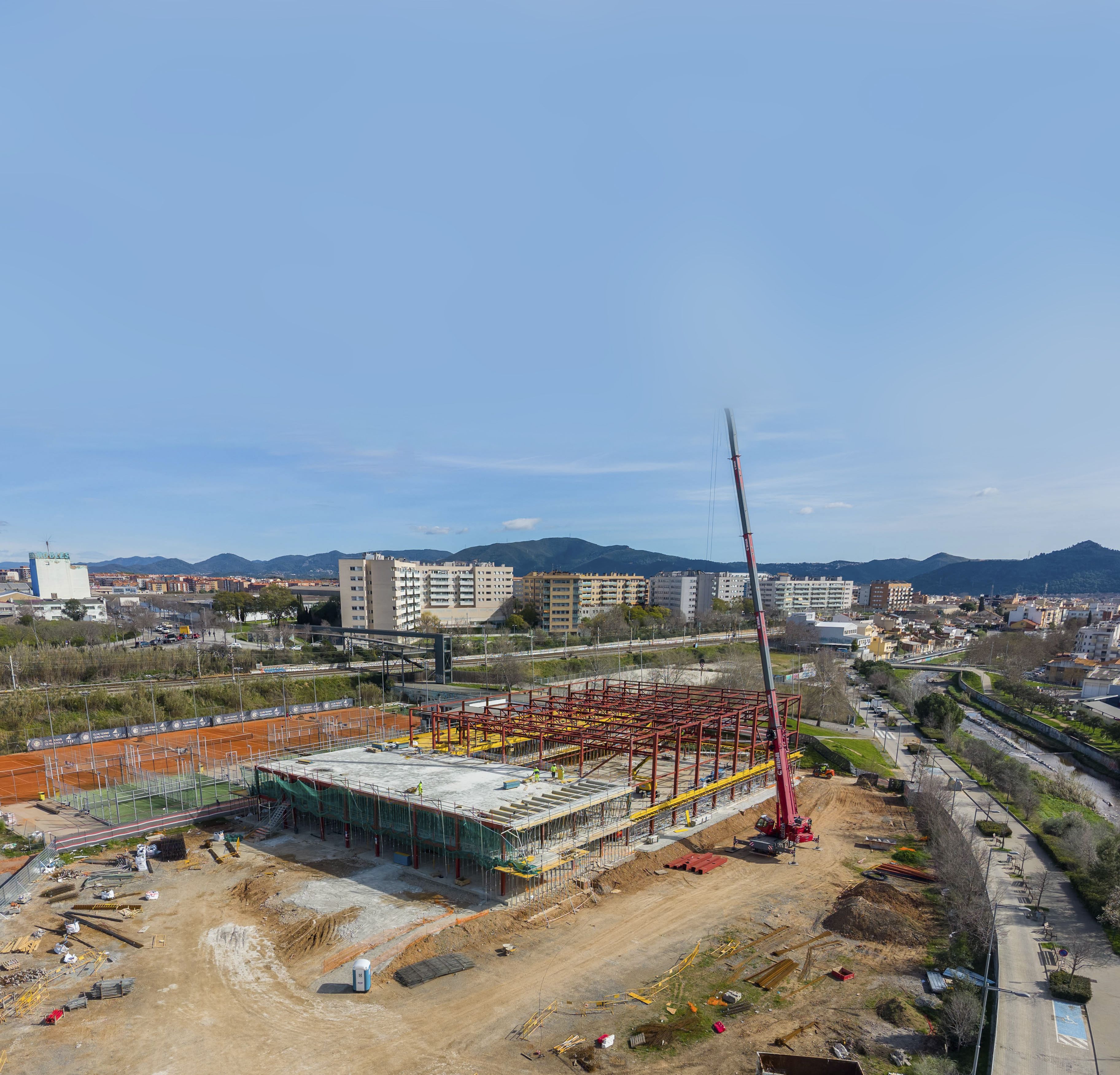 Obres del nou pavelló de la zona esportiva Riu Sec, entre La Farigola i Can Xarau. Foto: Núria Puentes