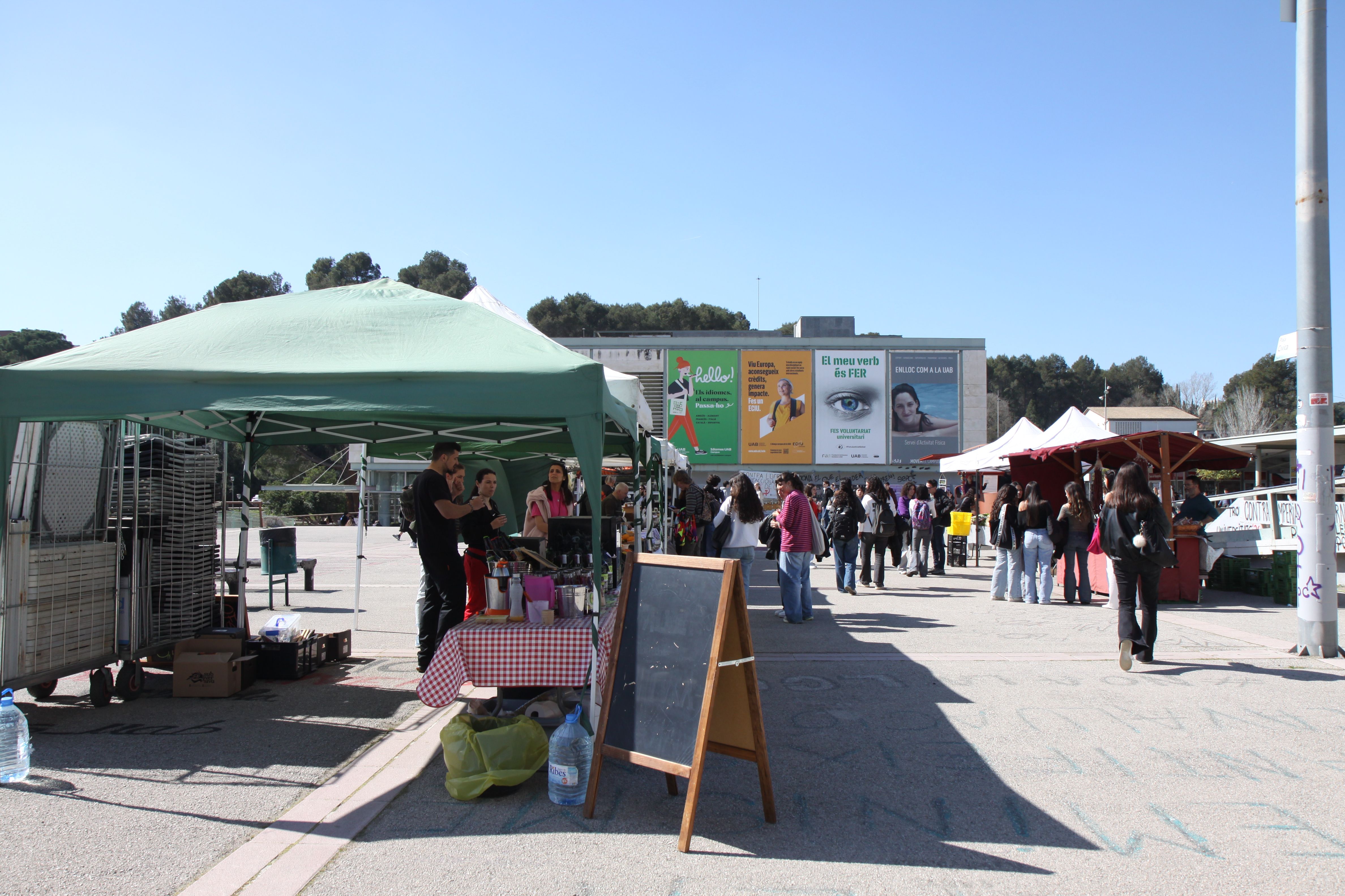Mercat de pagès cada dimecres a la UAB. Foto: Laia Jubany