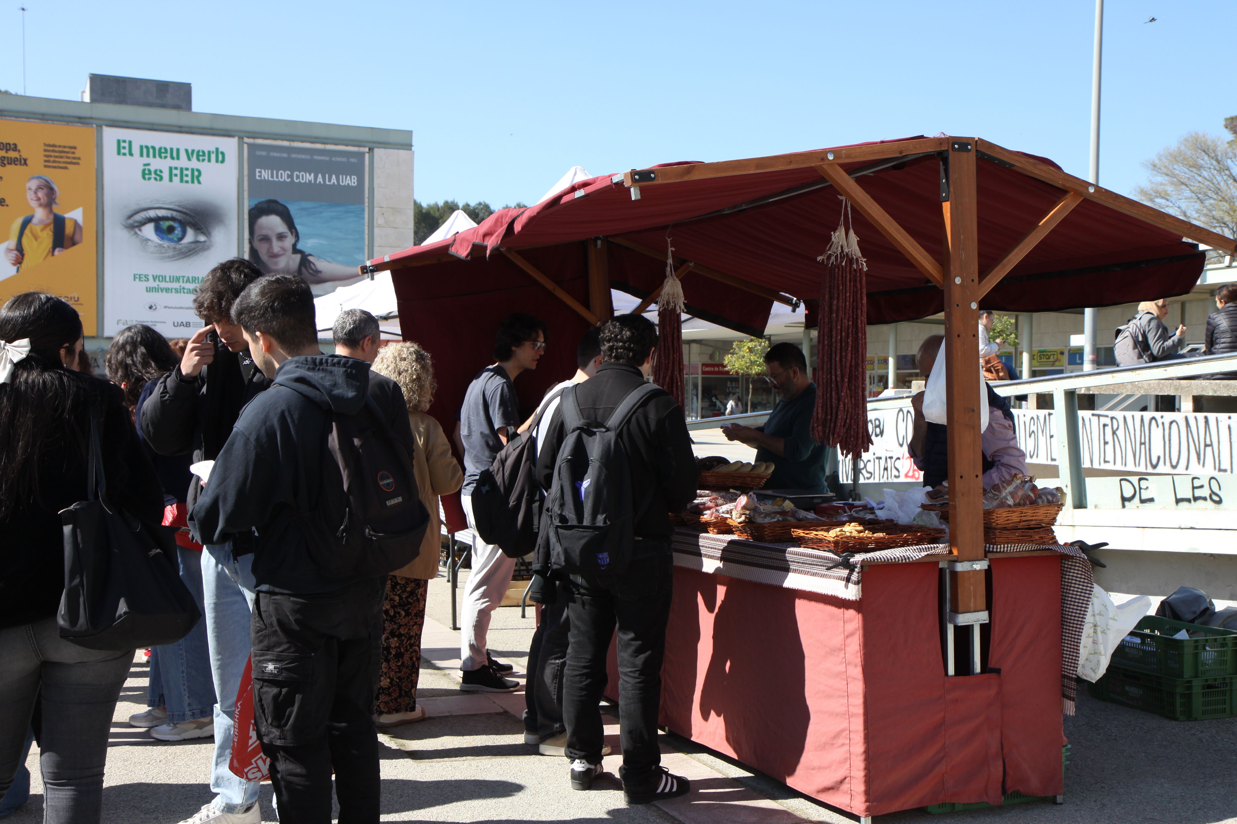 Mercat de pagès cada dimecres a la UAB. Foto: Laia Jubany