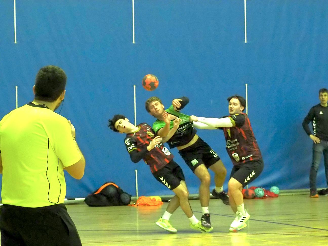 Acció ofensiva del Nuroil CH Cerdanyola en el partit disputat a Guiera davant el CH Sant Cugat. FOTO: CH Cerdanyola. 