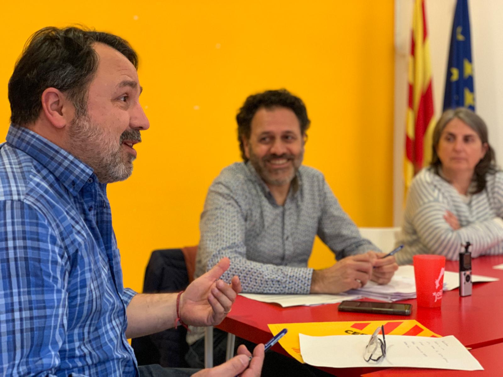 Els regidors d'Esquerra durant la roda de premsa, ahir a la seu republicana, d'esquerra a dreta: Albert Turón, Iñigo García de Enterria i Gemma Estopà. FOTO: Judit Josa. 