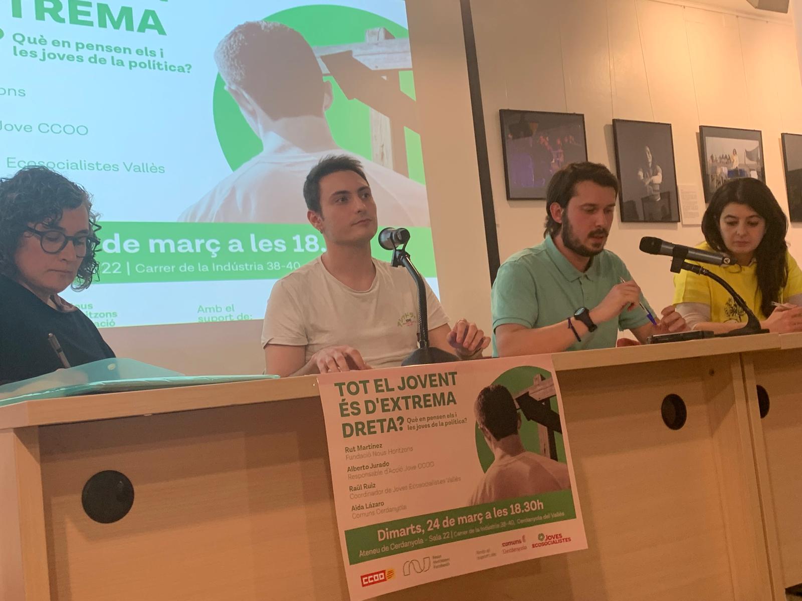 Els ponents de la taula rodona “Tot el jovent és d’extrema dreta?” a l’Ateneu, amb Rut Martínez, de la Fundació Nous Horitzons i els ponents Alberto Jurado (Acció Jove de CCOO), Raül Ruiz (Joves Ecosocialistes del Vallès) i Aida Lázaro (Comuns Cerdanyola). FOTO: Judit Josa