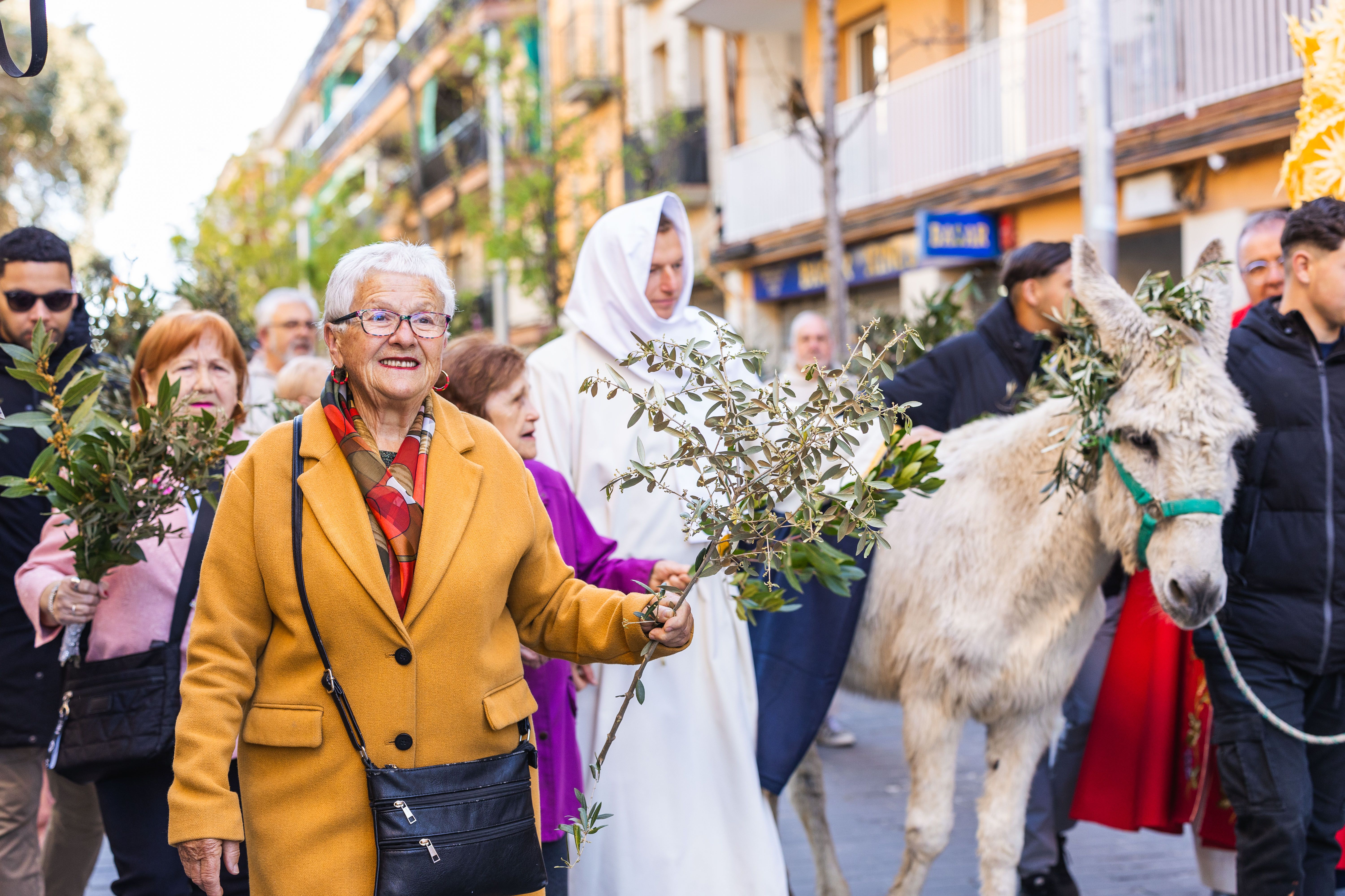 Cerdanyola s'omple de gom a gom per celebrar el Diumenge de Rams. FOTO Arnau Padilla (TOT Cerdanyola) 