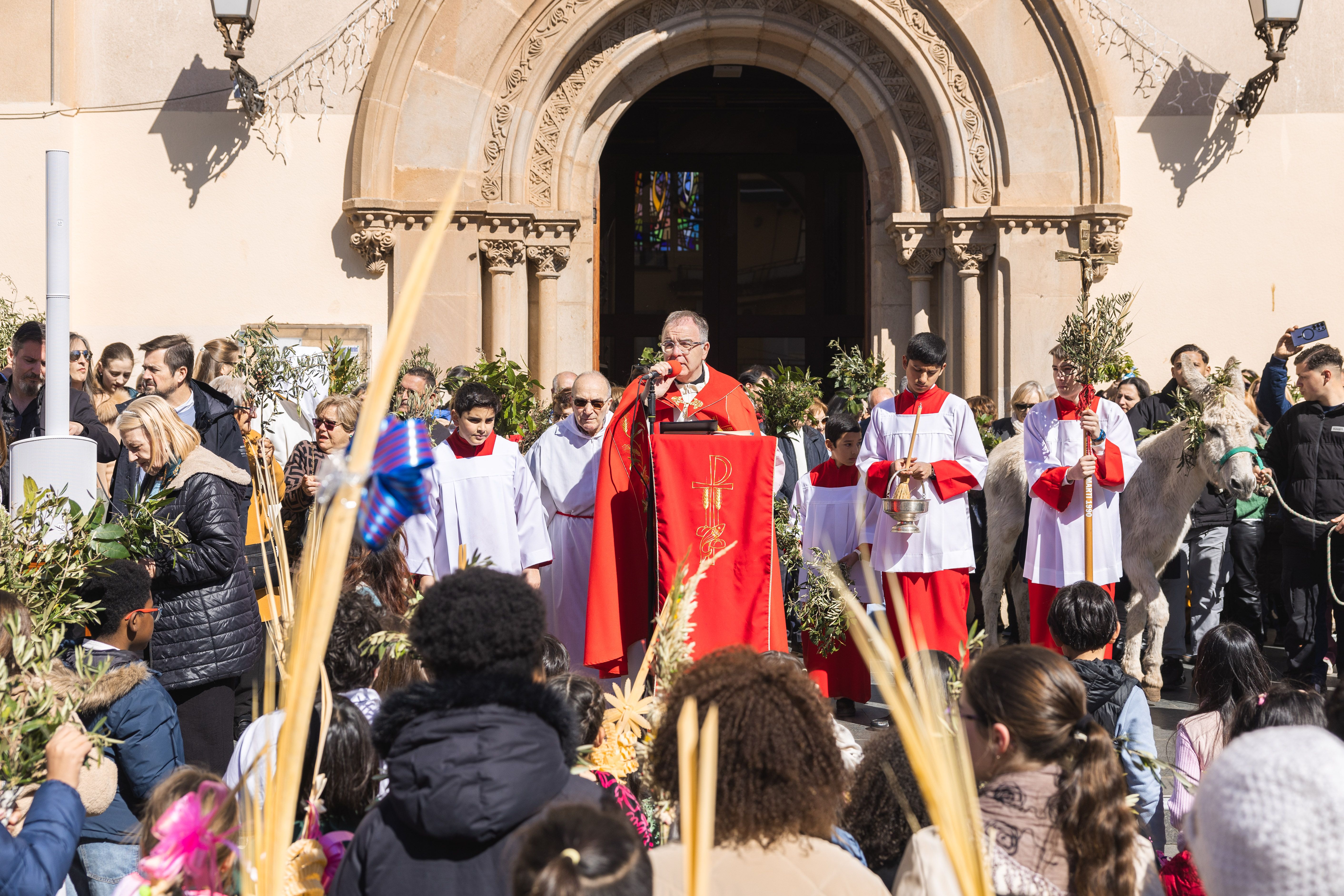 Cerdanyola s'omple de gom a gom per celebrar el Diumenge de Rams. FOTO Arnau Padilla (TOT Cerdanyola) 