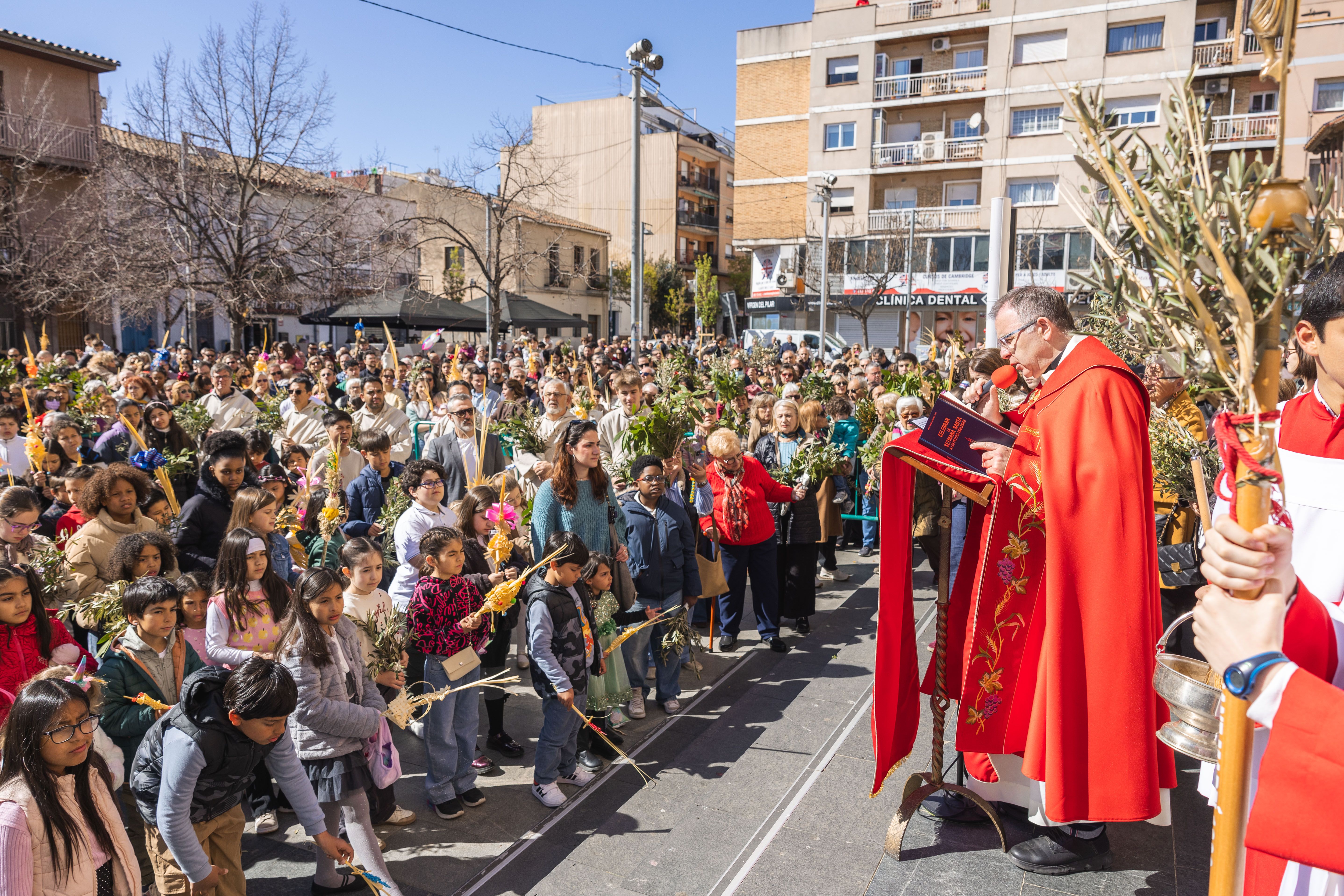 Cerdanyola s'omple de gom a gom per celebrar el Diumenge de Rams. FOTO Arnau Padilla (TOT Cerdanyola) 