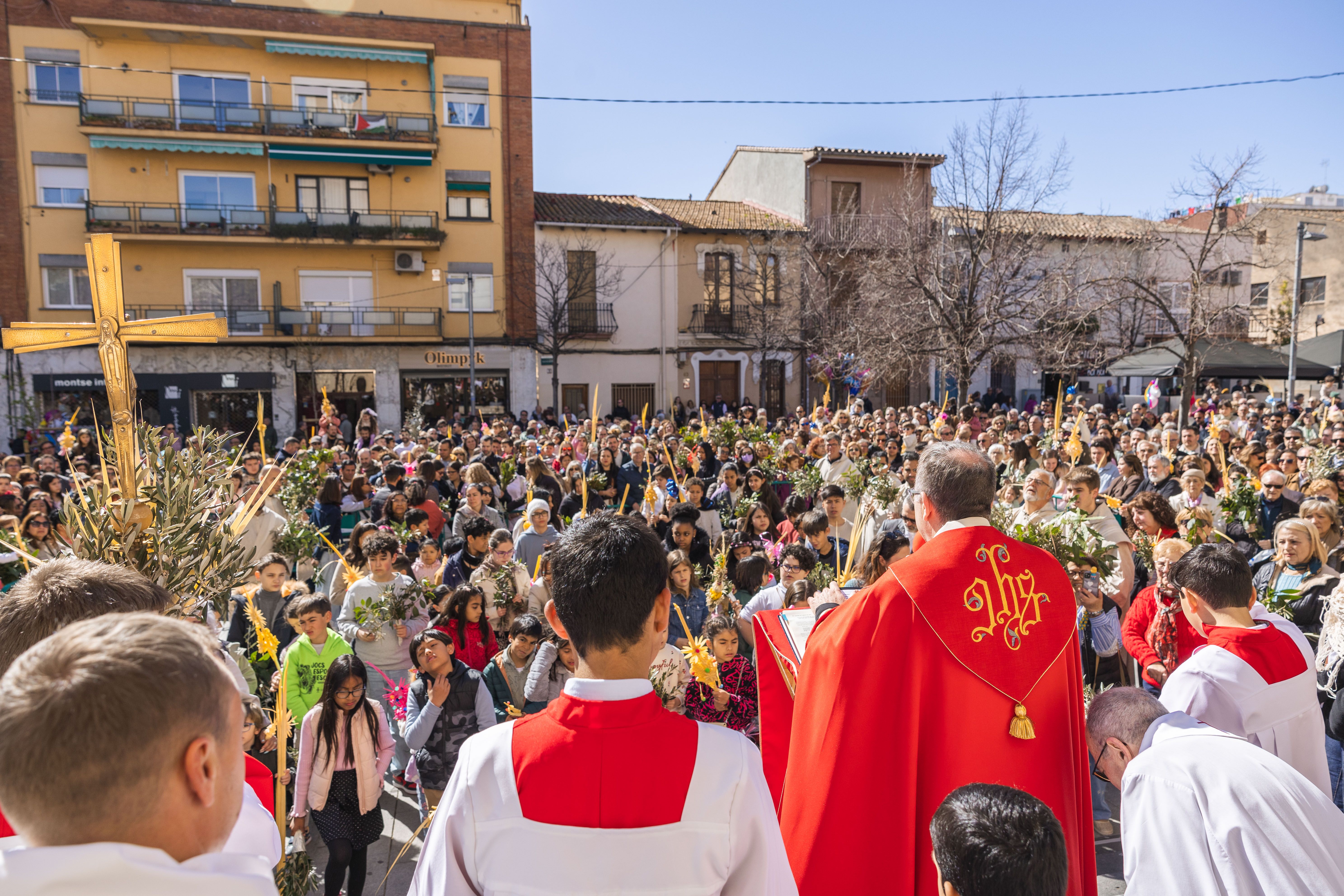 Cerdanyola s'omple de gom a gom per celebrar el Diumenge de Rams. FOTO Arnau Padilla (TOT Cerdanyola) 