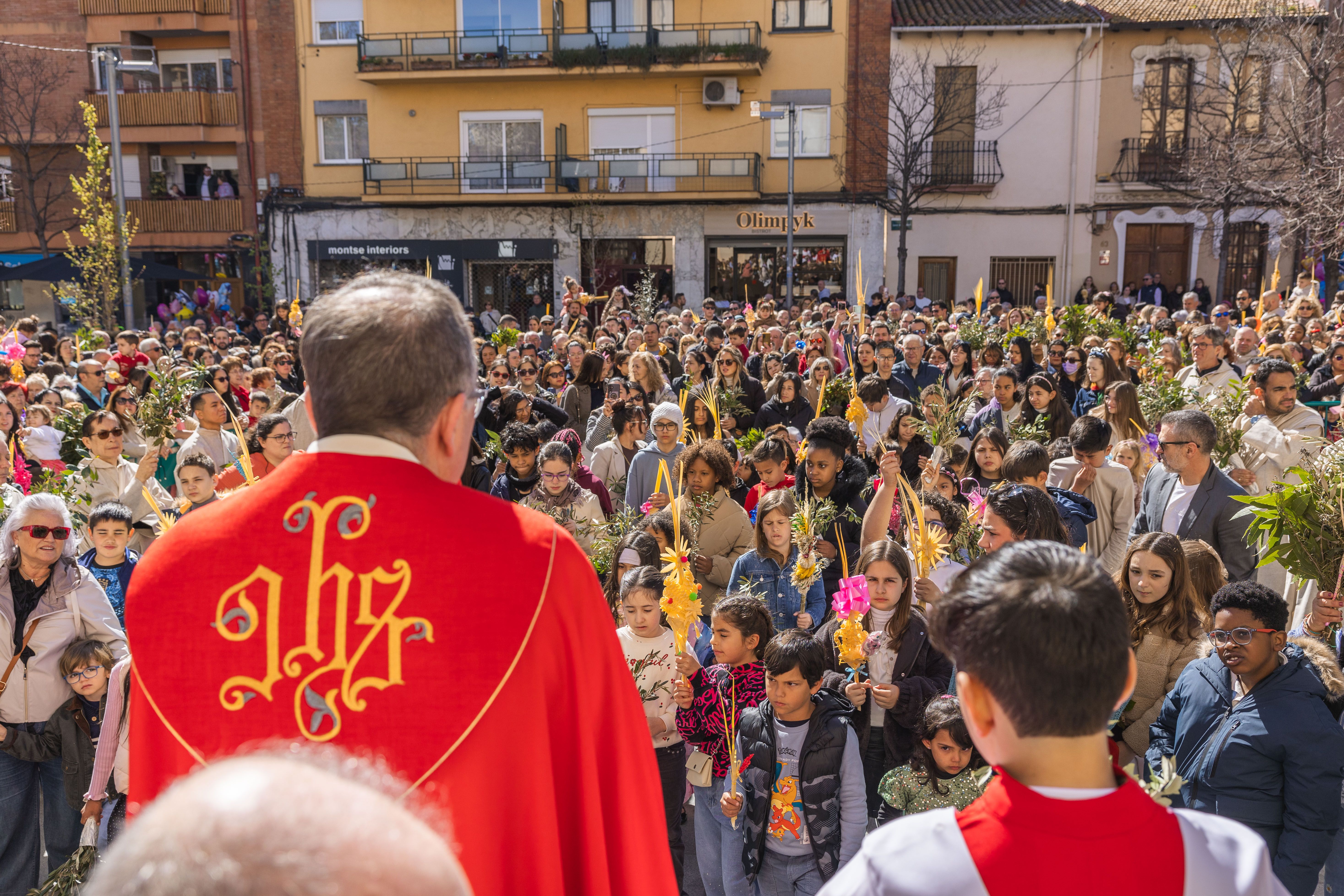 Cerdanyola s'omple de gom a gom per celebrar el Diumenge de Rams. FOTO Arnau Padilla (TOT Cerdanyola) 