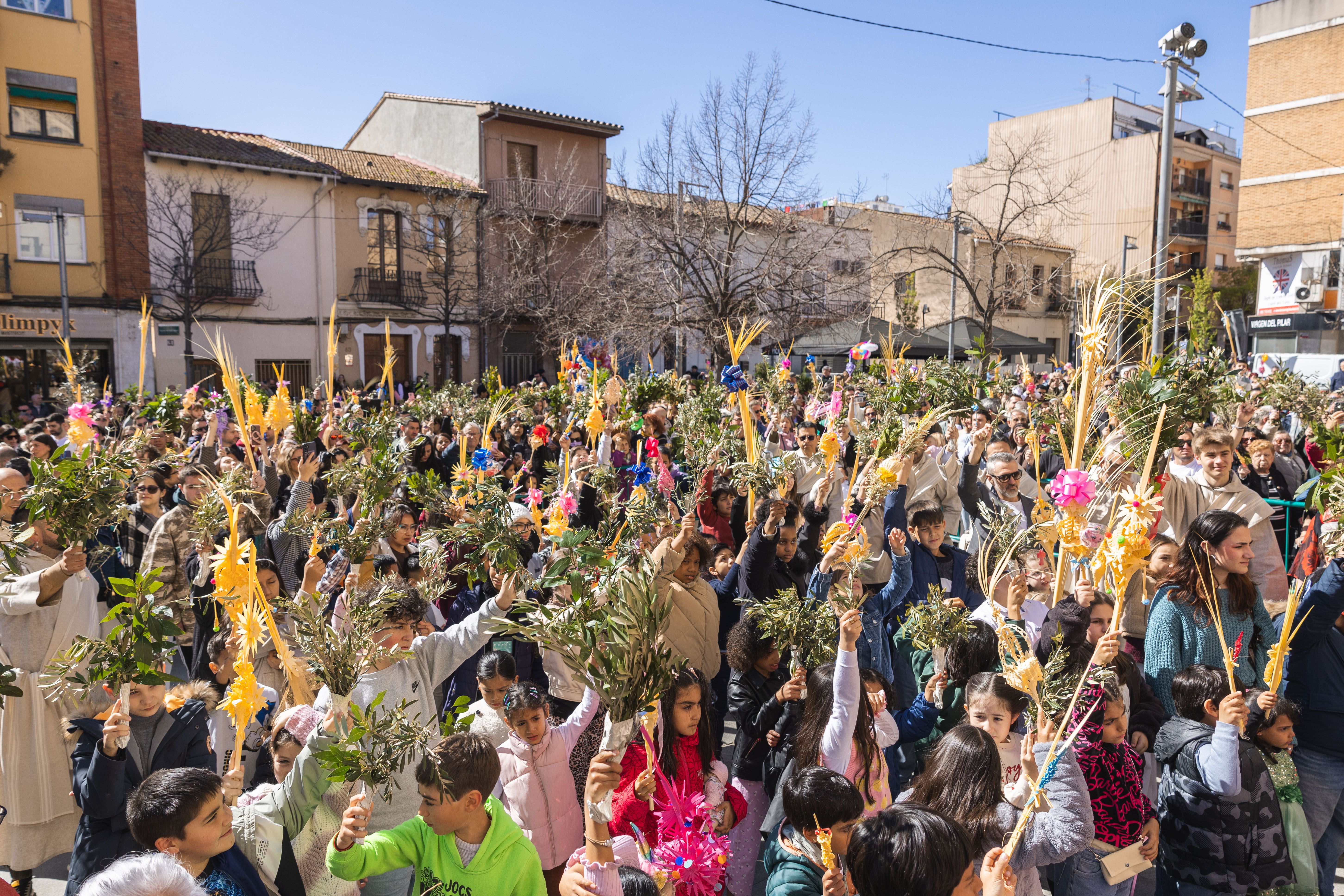 Cerdanyola s'omple de gom a gom per celebrar el Diumenge de Rams. FOTO Arnau Padilla (TOT Cerdanyola)