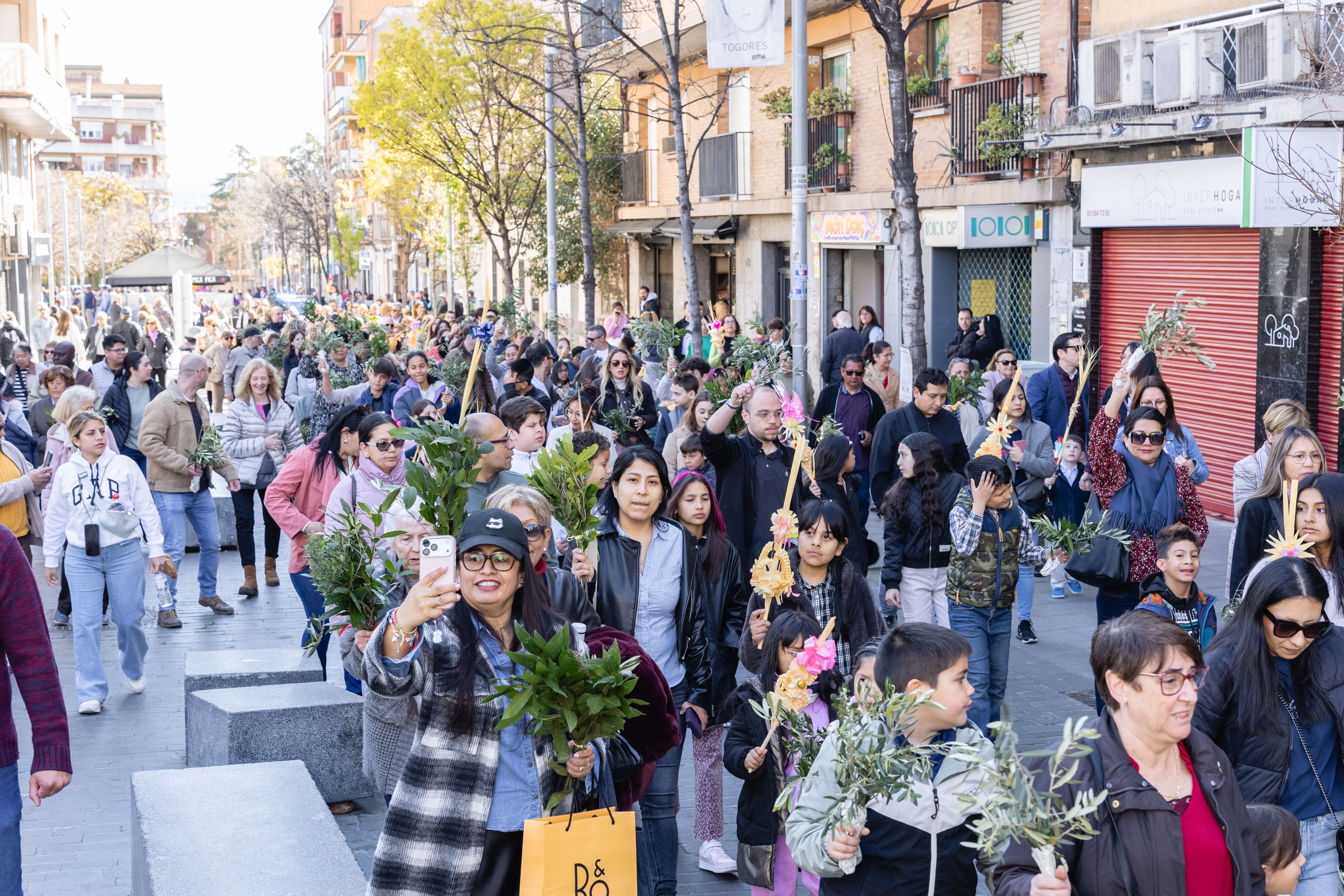 Cerdanyola s'omple de gom a gom per celebrar el Diumenge de Rams. FOTO Arnau Padilla (TOT Cerdanyola) 