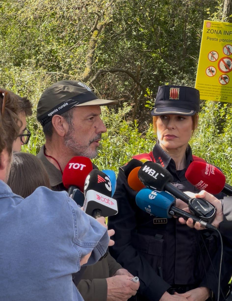 Mossos d'Esquadra i Agents Rurals demanen “respectar les restriccions” per la Pesta Porcina. FOTO Laia Jubany