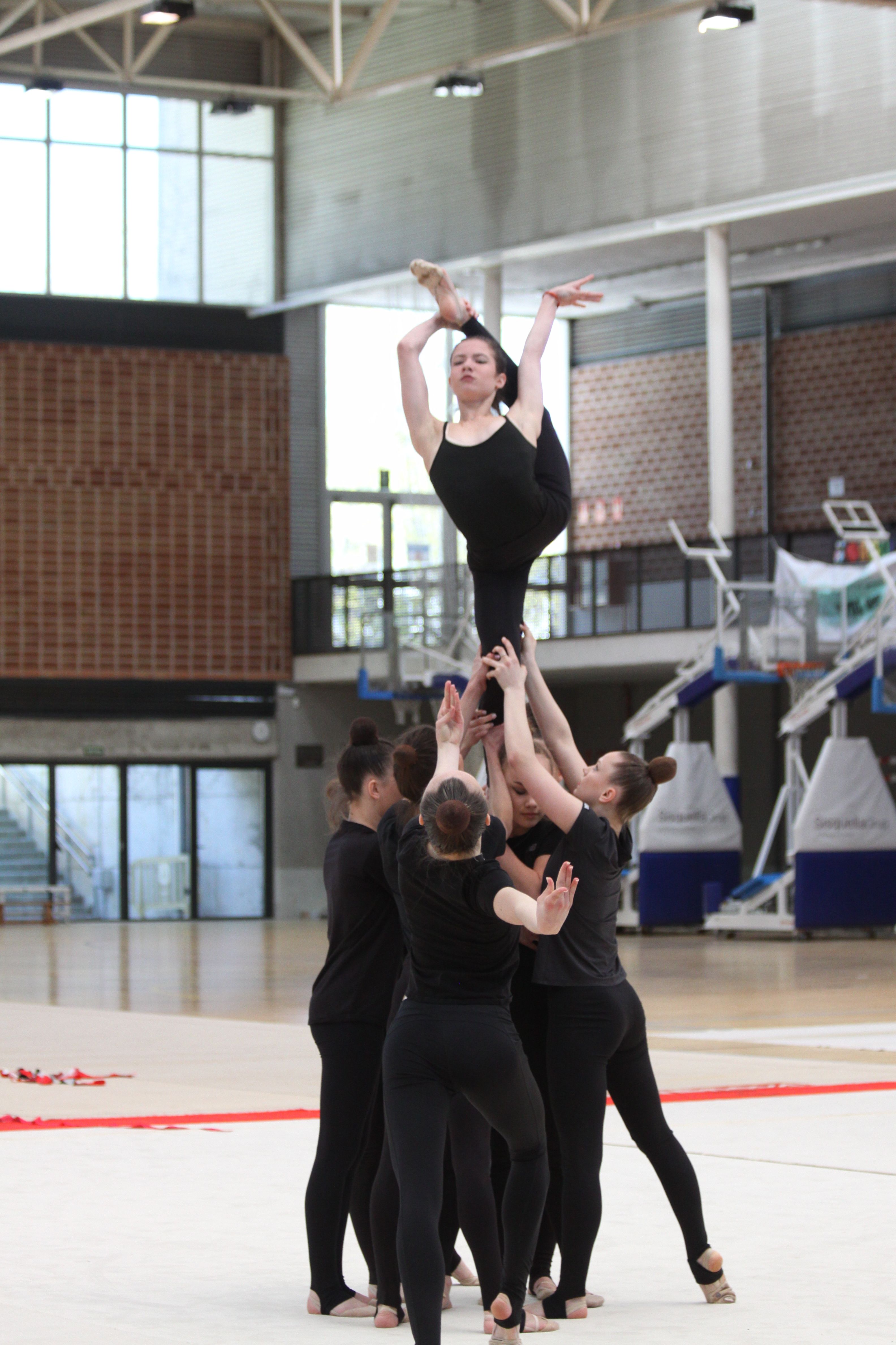 Les gimnastes del Club Rítmics Odesa han preparat una actuació sorpresa pels assistents. Foto: Laia Jubany