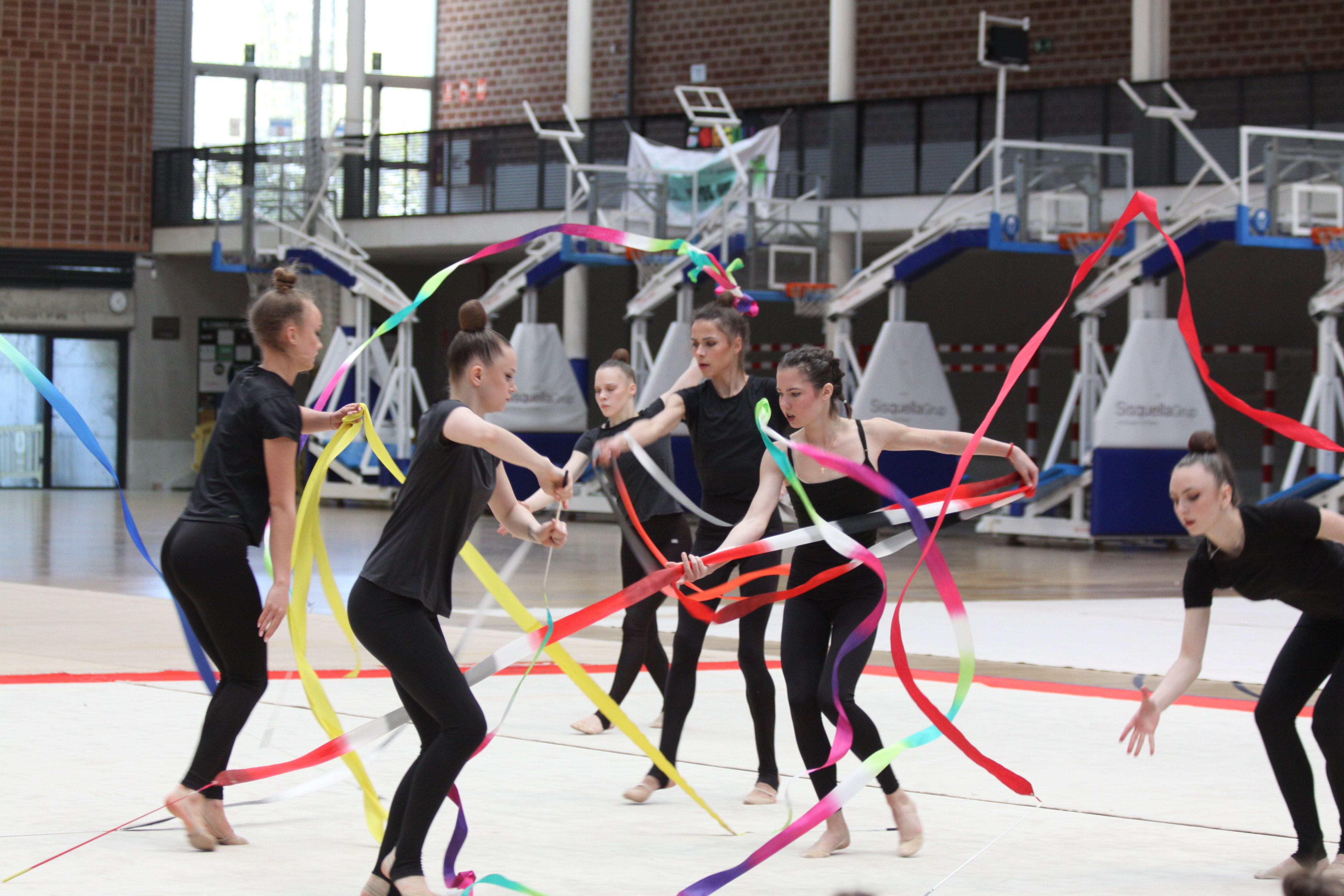Les gimnastes del Club Rítmics Odesa han preparat una actuació sorpresa pels assistents. Foto: Laia Jubany