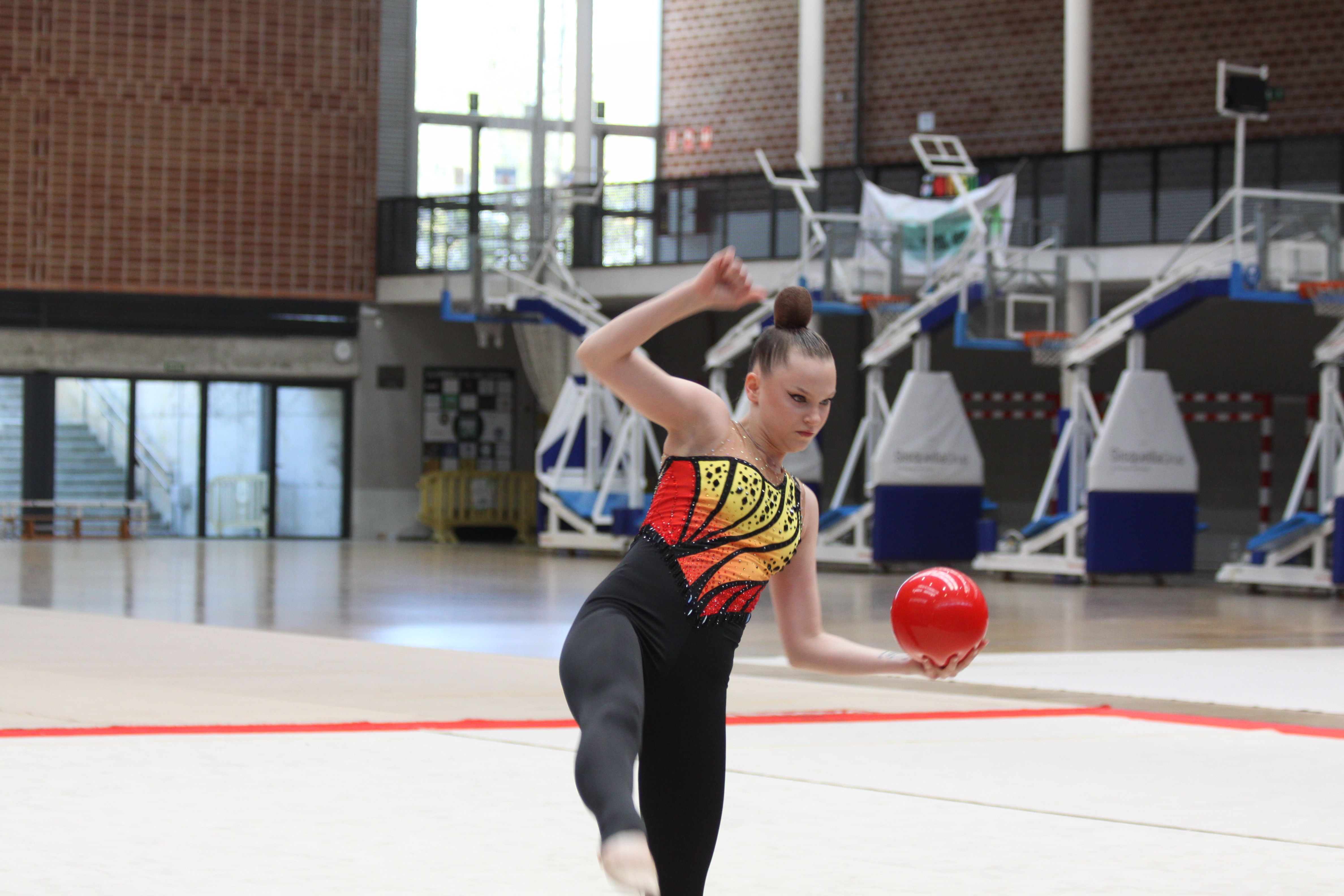 Sofiia Darahan, durant la seva actuació al Guiera. Foto: Laia Jubany