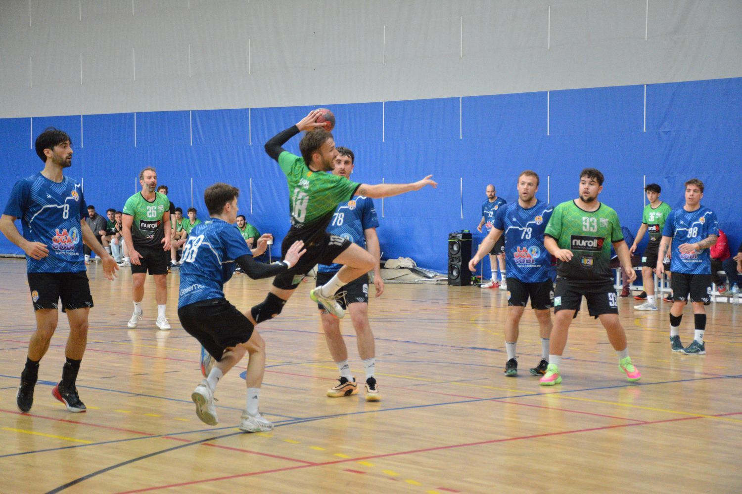 Atac en suspensió del Cerdanyola en el partit contra el Llavaneres, que es va resoldre amb victòria local. FOTO: CH Cerdanyola