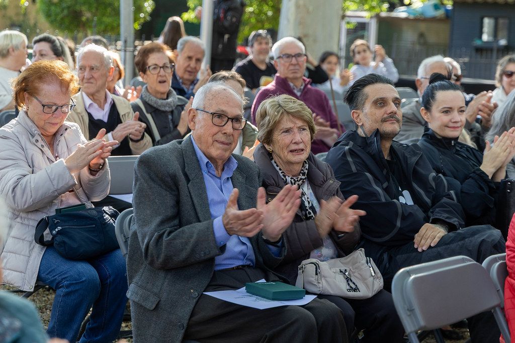 Assistents al primer homenatge a cerdanyolencs que aquest any 2026 compleixen 80 anys, dimarts 14 d'abril a la masia de Can Serraperera. FOTO: Núria Puentes. 