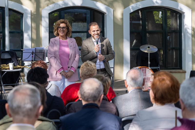 La regidora Pepi Rivera i l'alcalde Carlos Cordon van donar la benvinguda als assistents. FOTO: Núria Puentes.