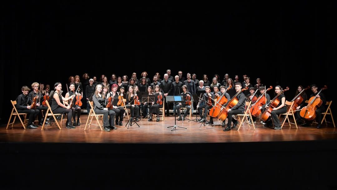 Foto de l'Orquestra Aulos i de Aulos Gospel Cor de José Franco Encinas. FOTO: Instagram @aulos_escola_musica_cerdanyola