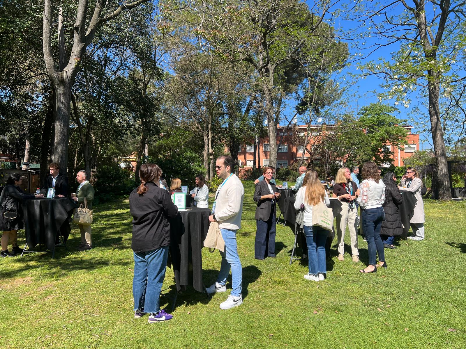 Moment de networking durant la 2a Fira Cerdanyola Activa. Foto: Laia Jubany