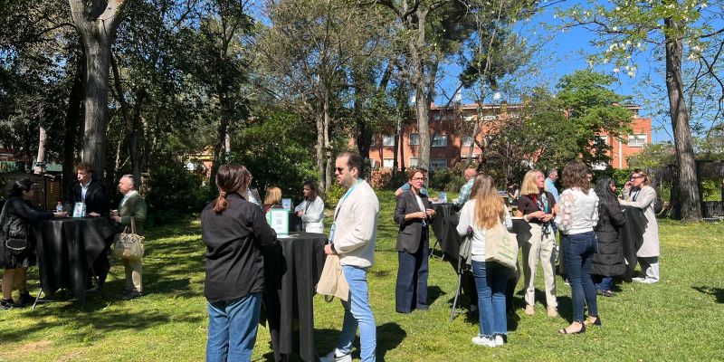 Moment de networking durant la 2a Fira Cerdanyola Activa, coincidint amb el 12è Esmorzar de Can Serra. Foto: Laia Jubany