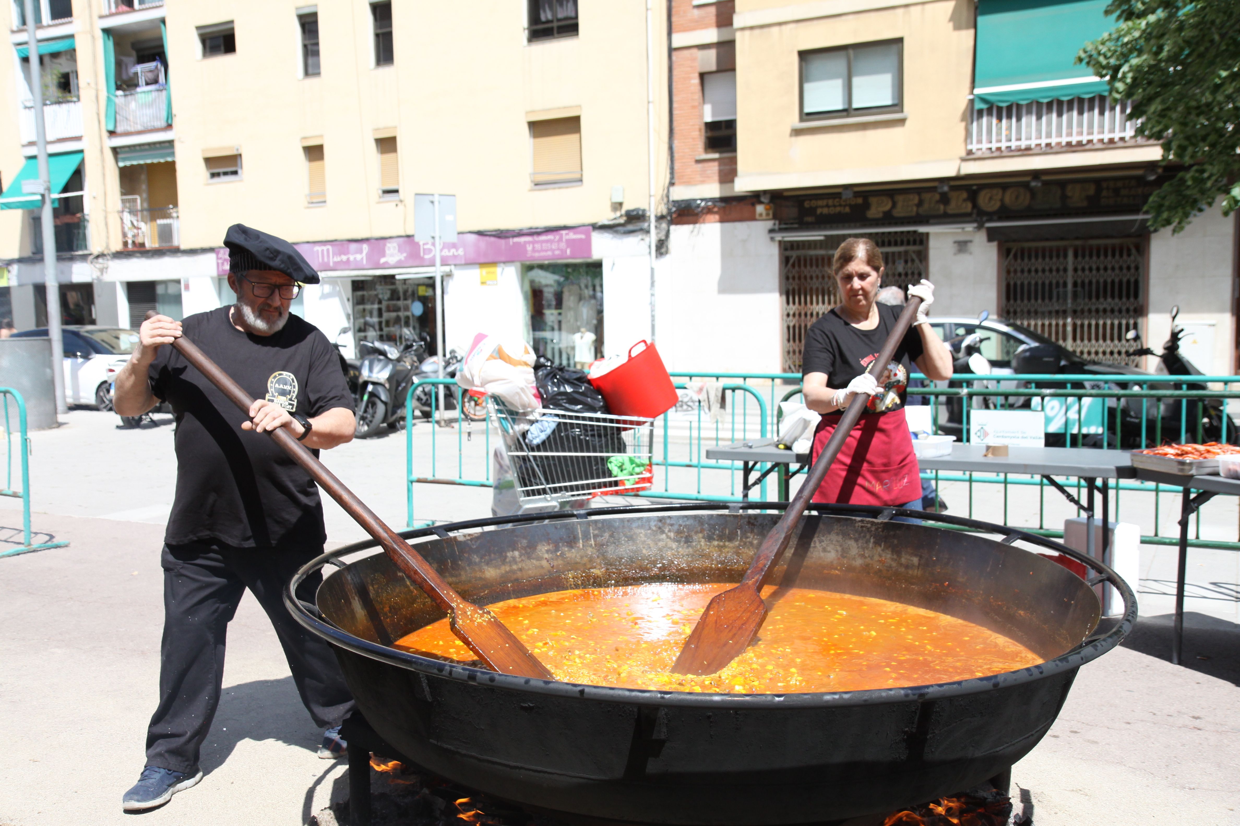 Paellada popular durant la Fira d'Abril de Banús-Bonasort. Foto: Laia Jubany