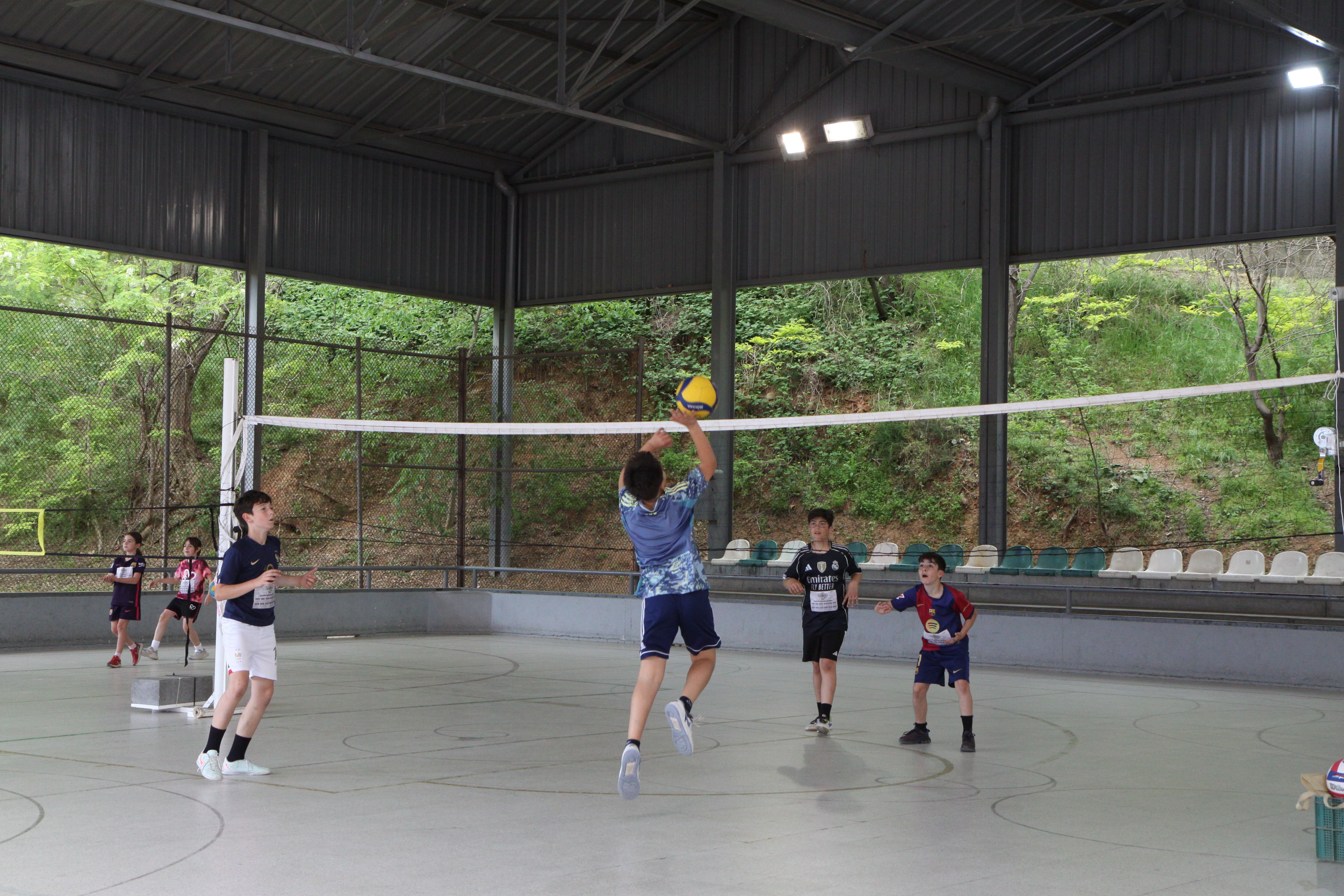 Vòlei durant la 4a Festa de l'Esport Inclusiu. Foto: Laia Jubany