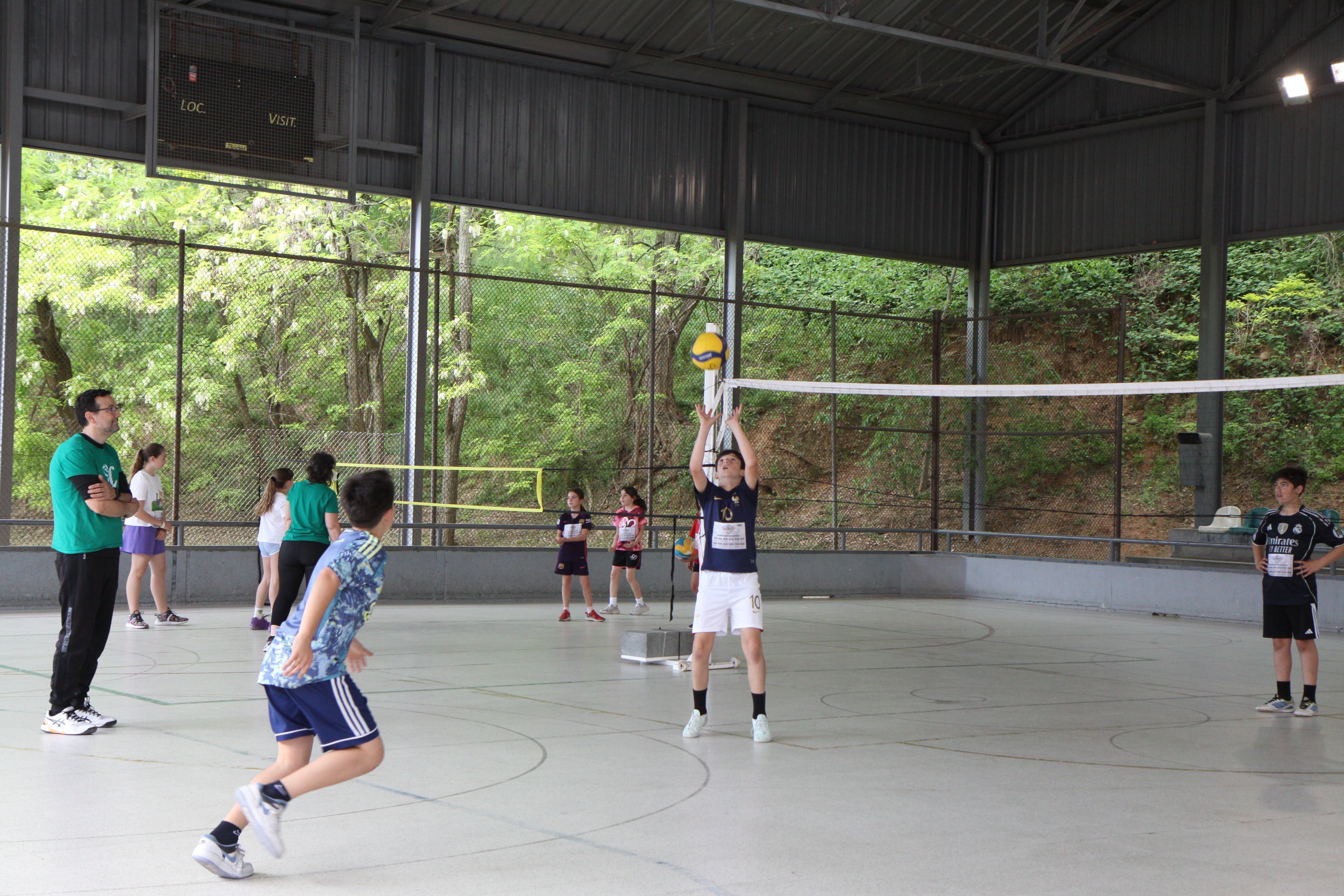 Vòlei durant la 4a Festa de l'Esport Inclusiu. Foto: Laia Jubany