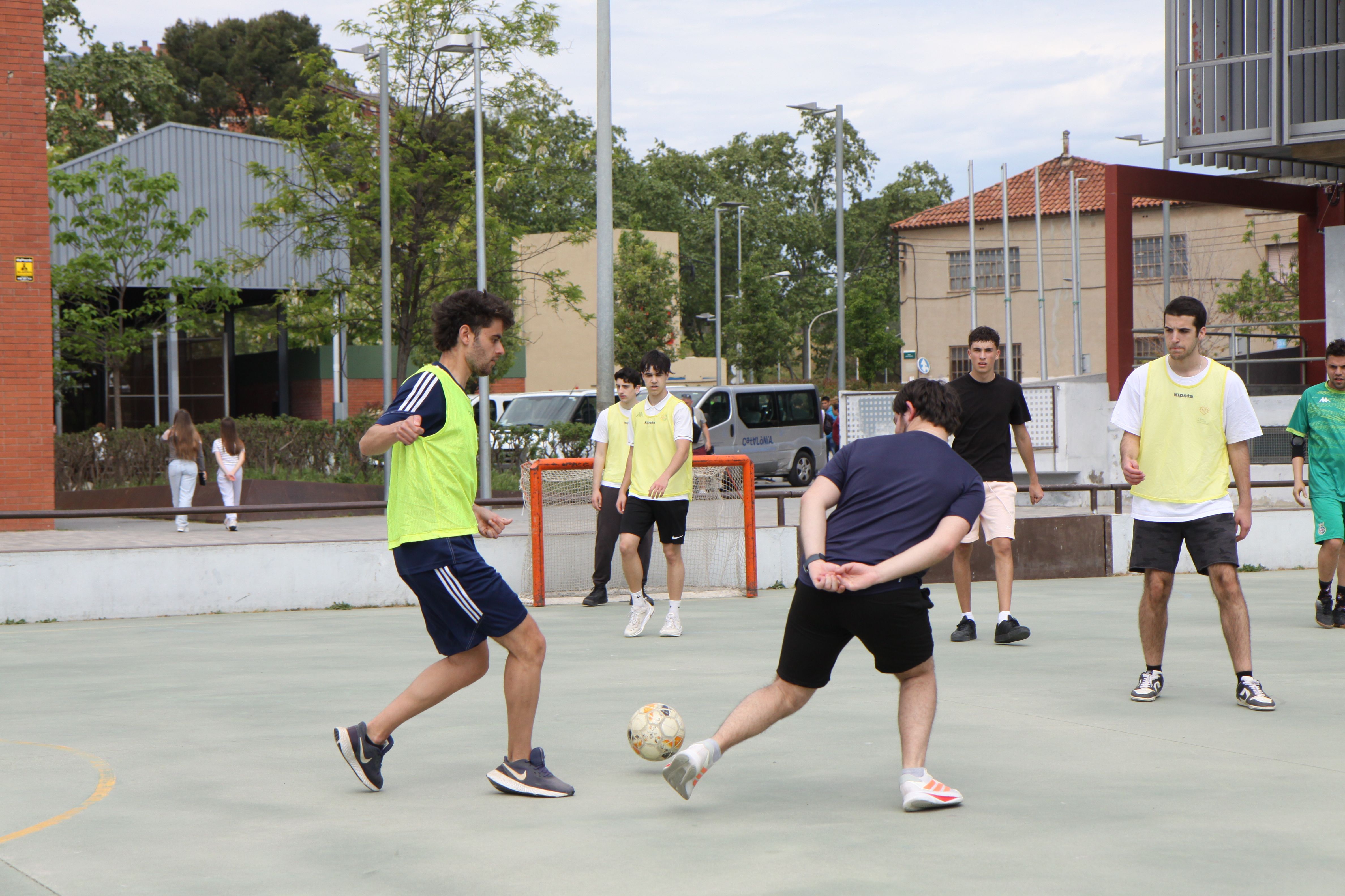 Futbol durant la 4a Festa de l'Esport Inclusiu. Foto: Laia Jubany