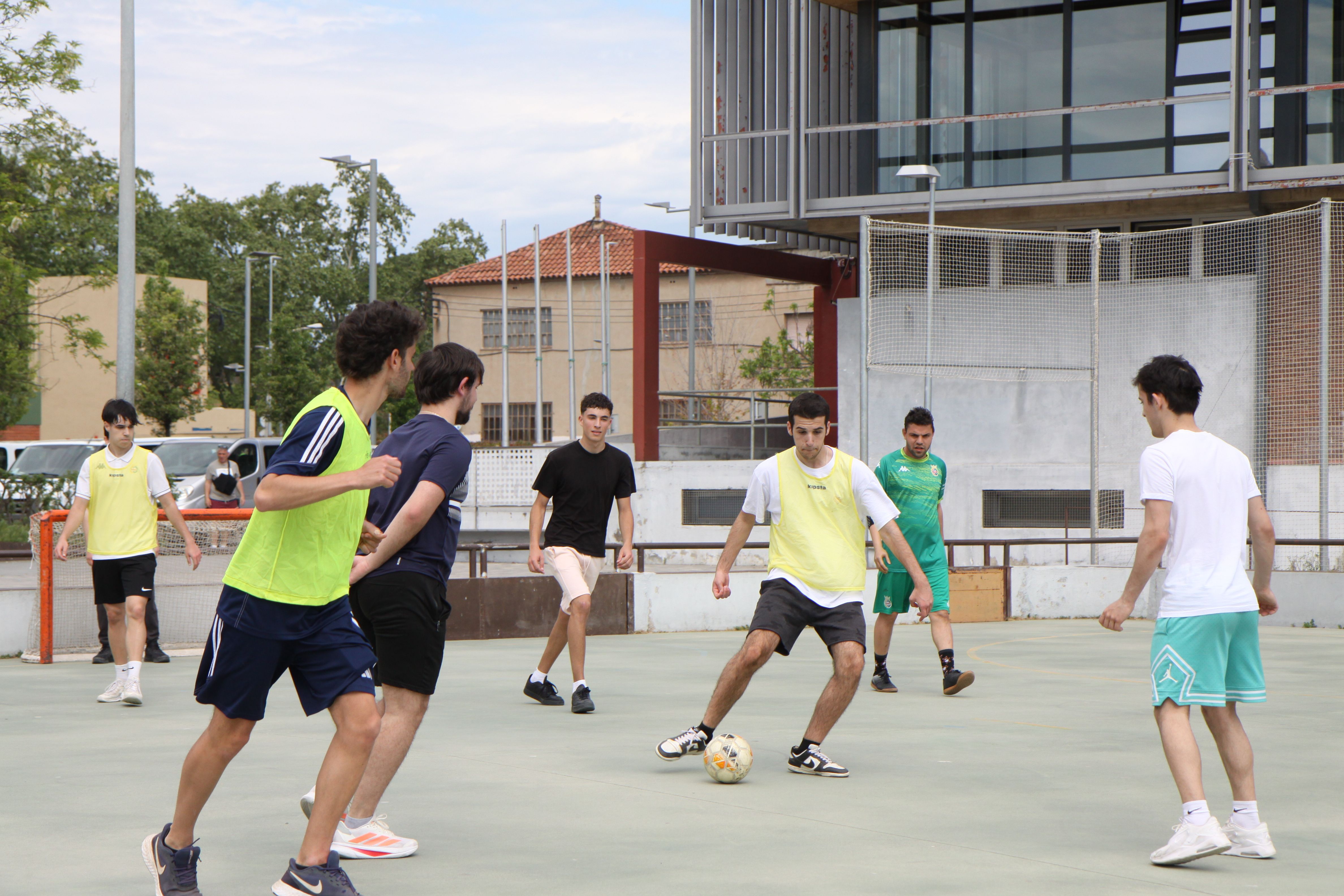 Futbol durant la 4a Festa de l'Esport Inclusiu. Foto: Laia Jubany