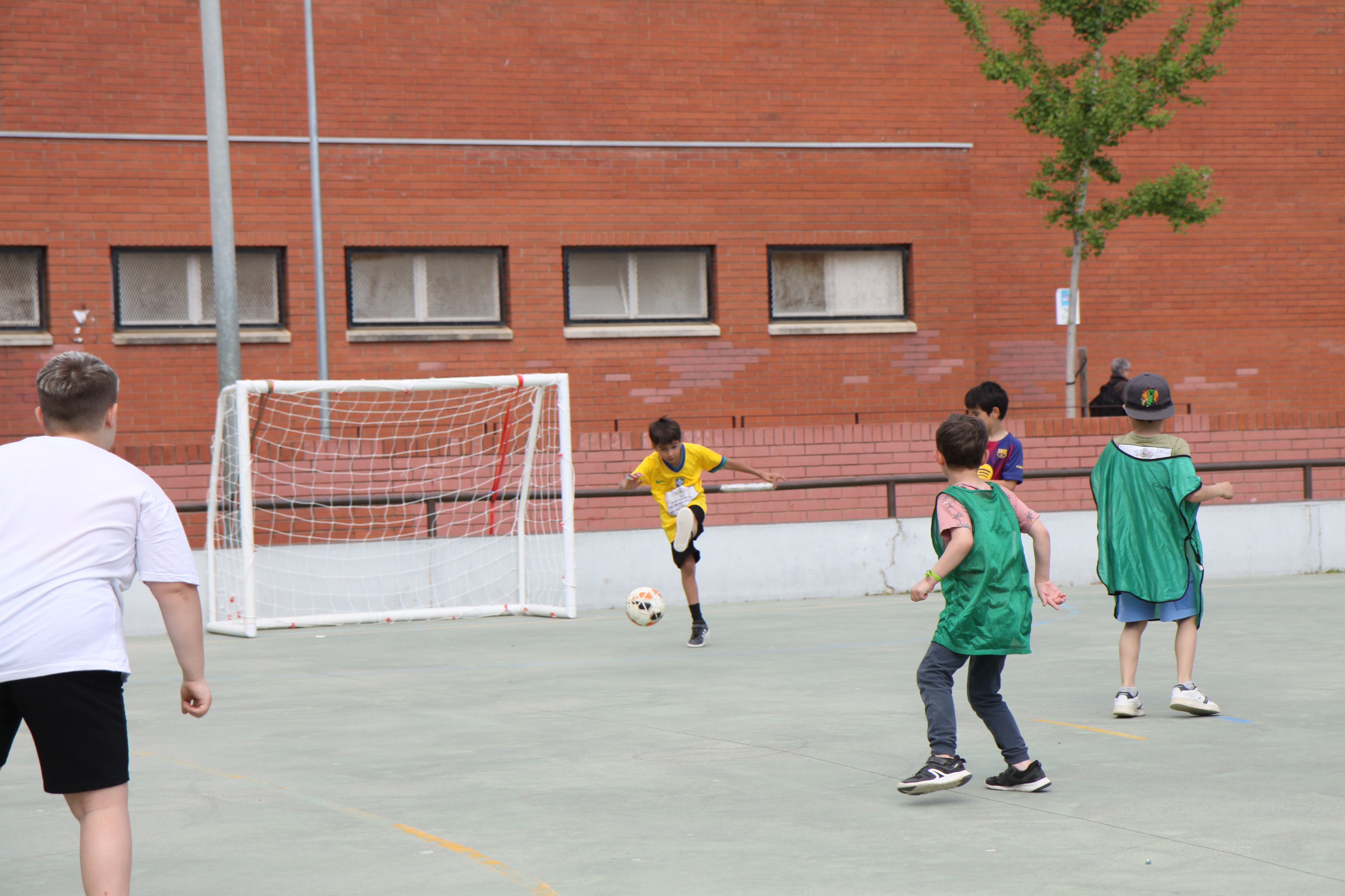 Futbol durant la 4a Festa de l'Esport Inclusiu. Foto: Laia Jubany
